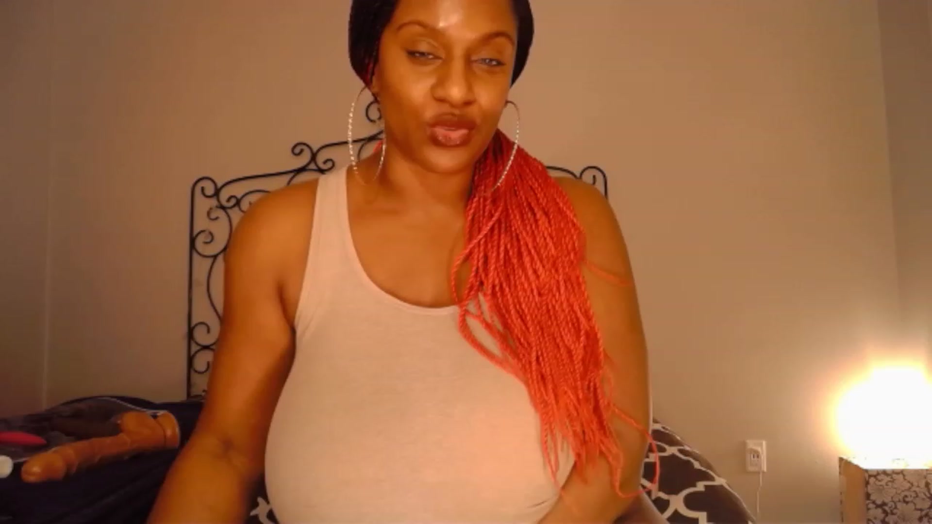 Gallery image thumbnail from TheIconicGirl's myfreecams stream on, 12/26/2022, 20:27 image 10 of 20