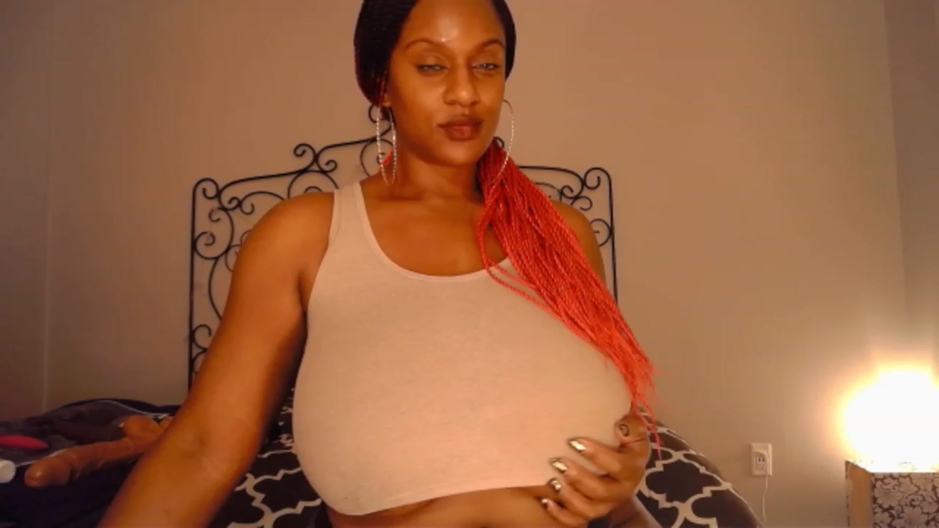 Gallery image thumbnail from TheIconicGirl's myfreecams stream on, 12/26/2022, 20:27 image 16 of 20