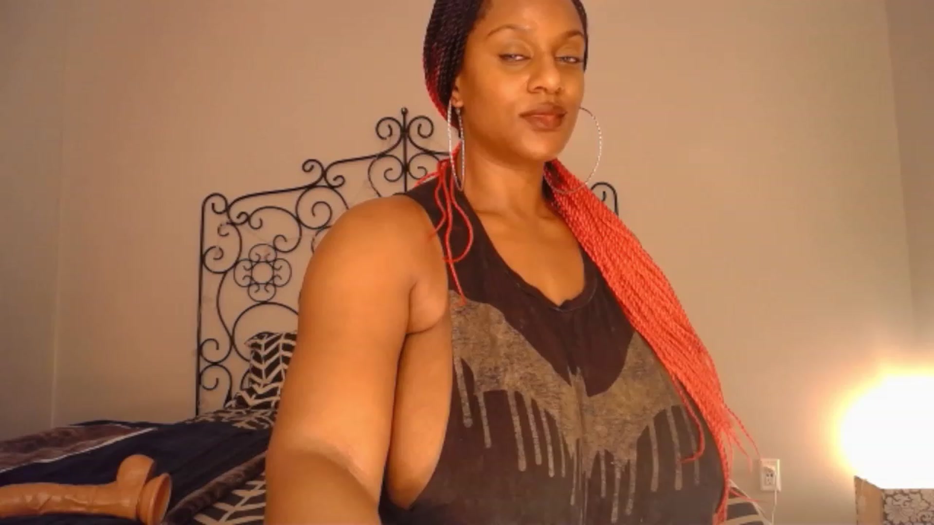 Gallery image thumbnail from TheIconicGirl's myfreecams stream on, 12/27/2022, 16:49 image 19 of 20