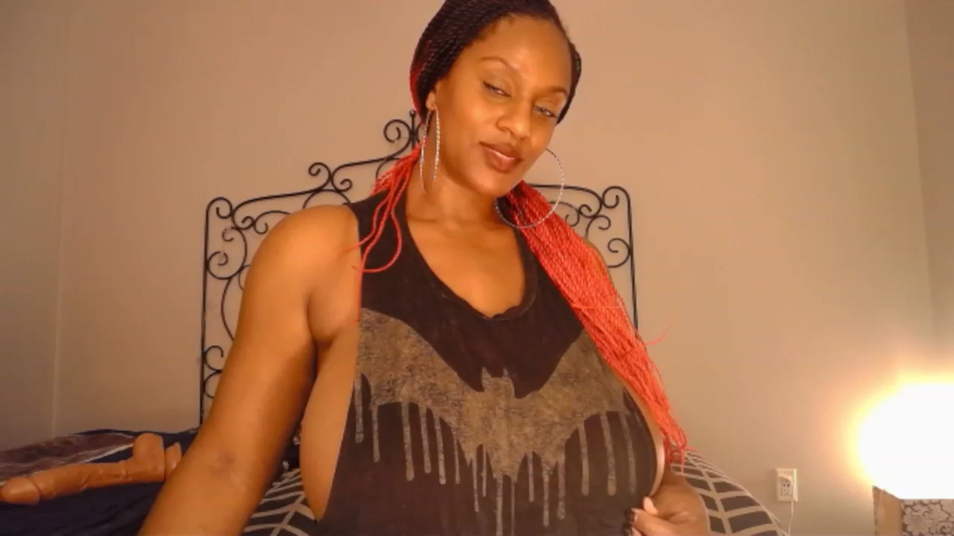 Gallery image thumbnail from TheIconicGirl's myfreecams stream on, 12/27/2022, 16:49 image 11 of 20