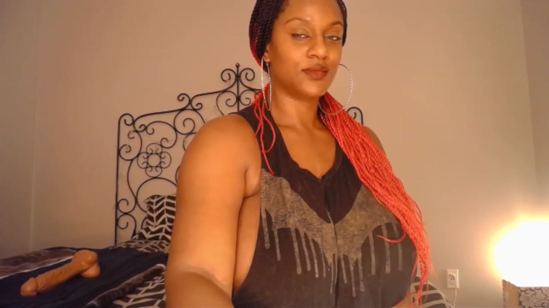 Gallery image thumbnail from TheIconicGirl's myfreecams stream on, 12/27/2022, 16:49 image 8 of 20