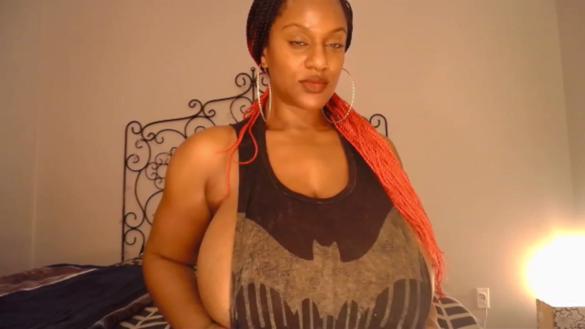 Gallery image thumbnail from TheIconicGirl's myfreecams stream on, 12/27/2022, 16:49 image 14 of 20