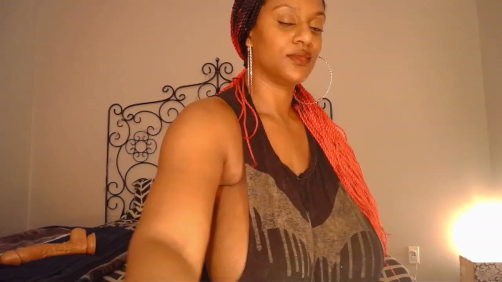 Gallery image thumbnail from TheIconicGirl's myfreecams stream on, 12/27/2022, 16:49 image 13 of 20