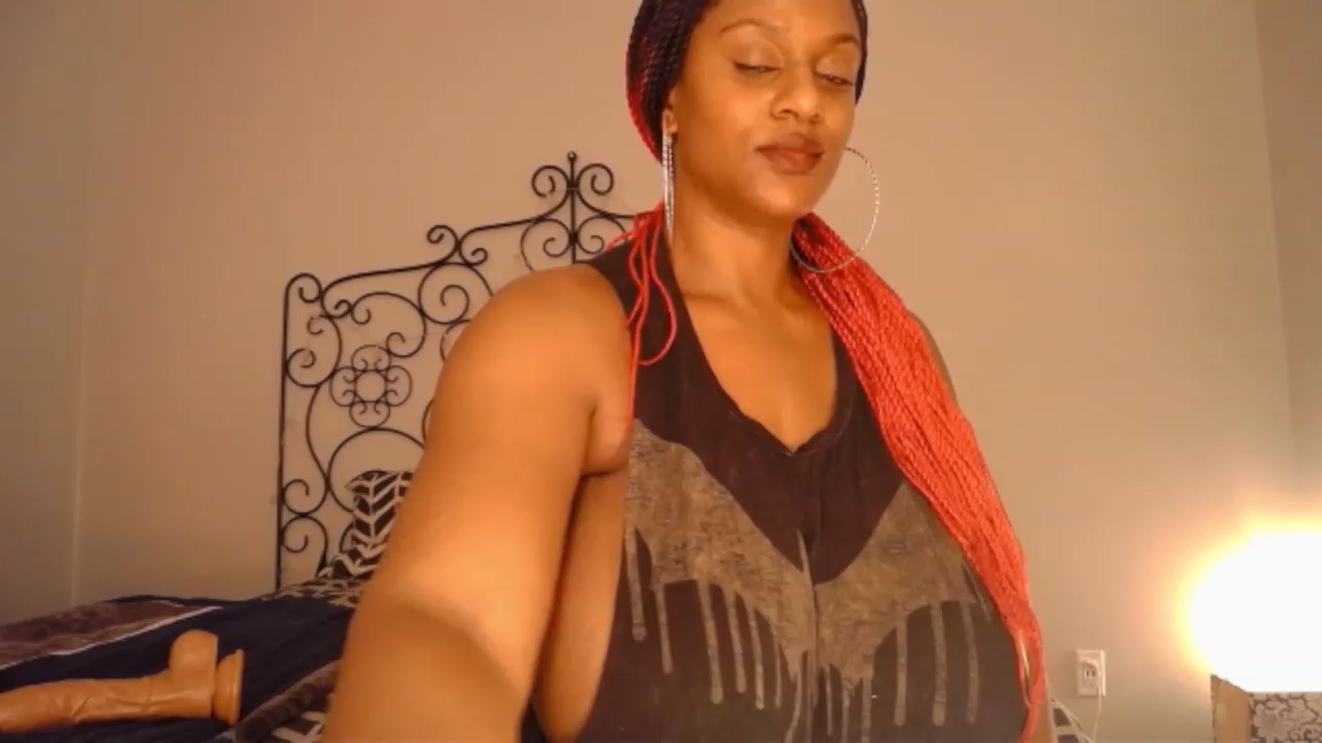 Gallery image thumbnail from TheIconicGirl's myfreecams stream on, 12/27/2022, 16:49 image 15 of 20