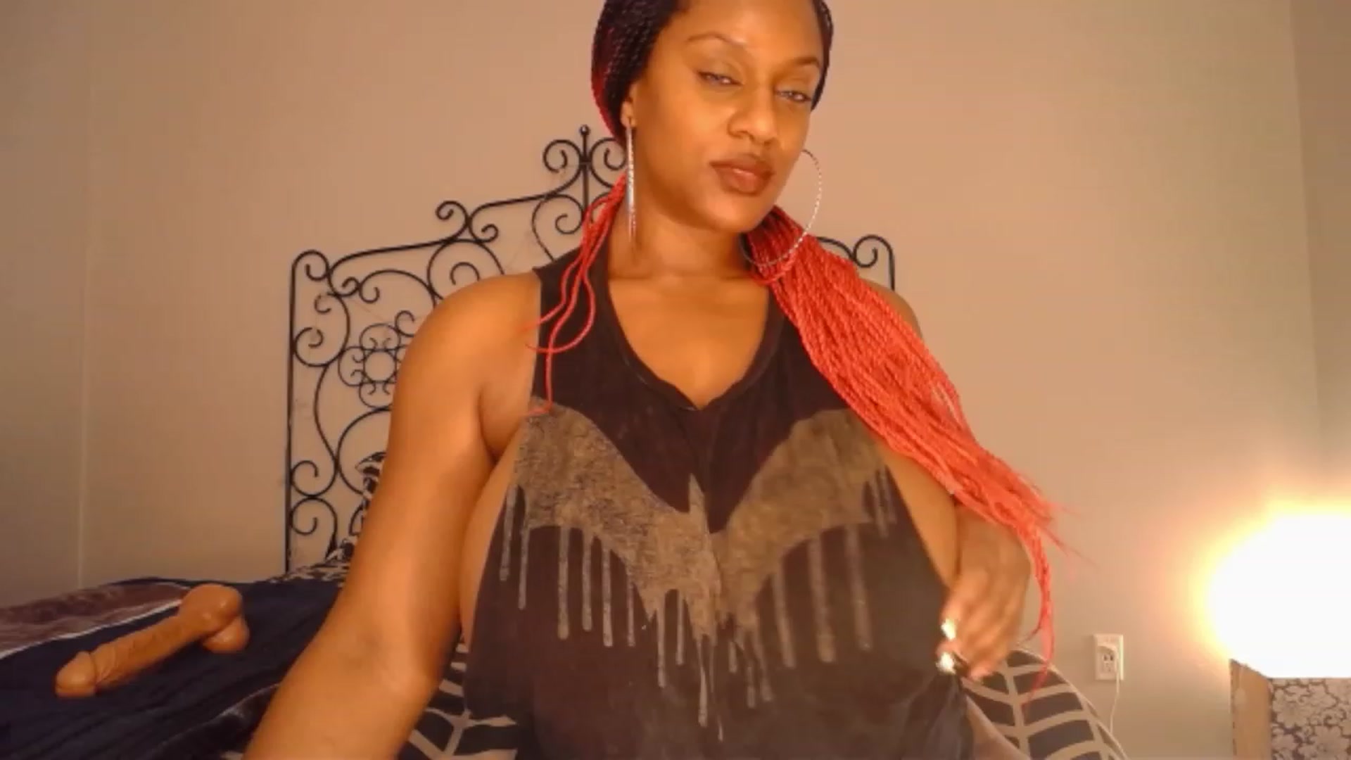 Gallery image thumbnail from TheIconicGirl's myfreecams stream on, 12/27/2022, 16:49 image 7 of 20