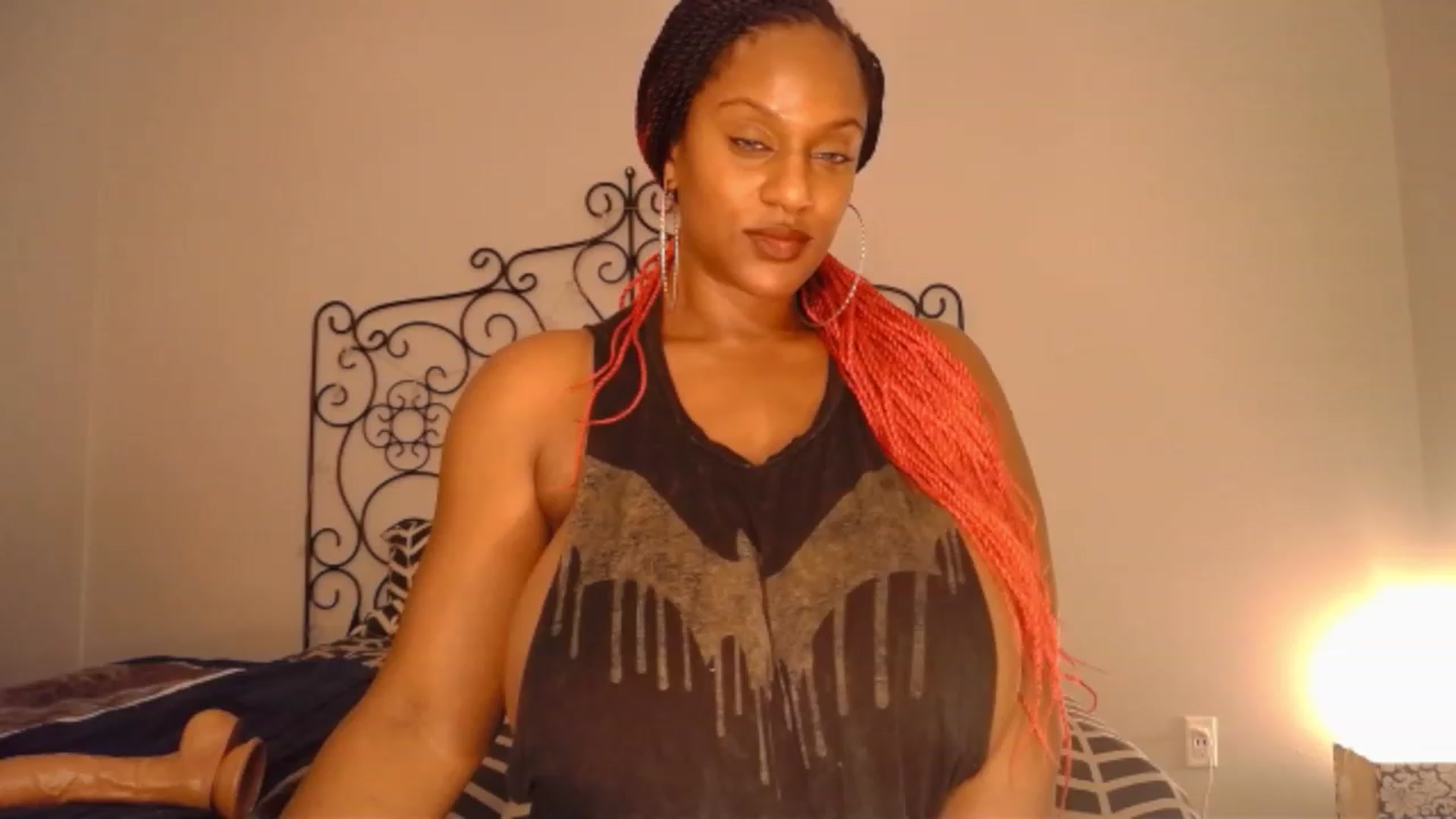 Gallery image thumbnail from TheIconicGirl's myfreecams stream on, 12/27/2022, 16:49 image 17 of 20