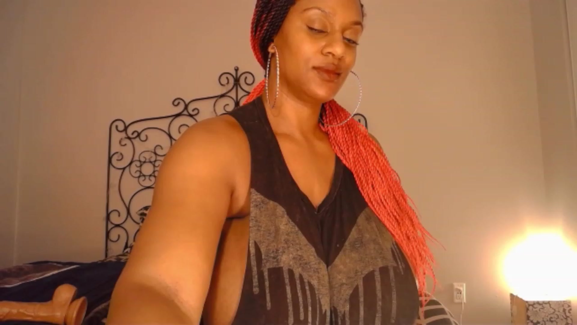 Gallery image thumbnail from TheIconicGirl's myfreecams stream on, 12/27/2022, 20:04 image 1 of 20
