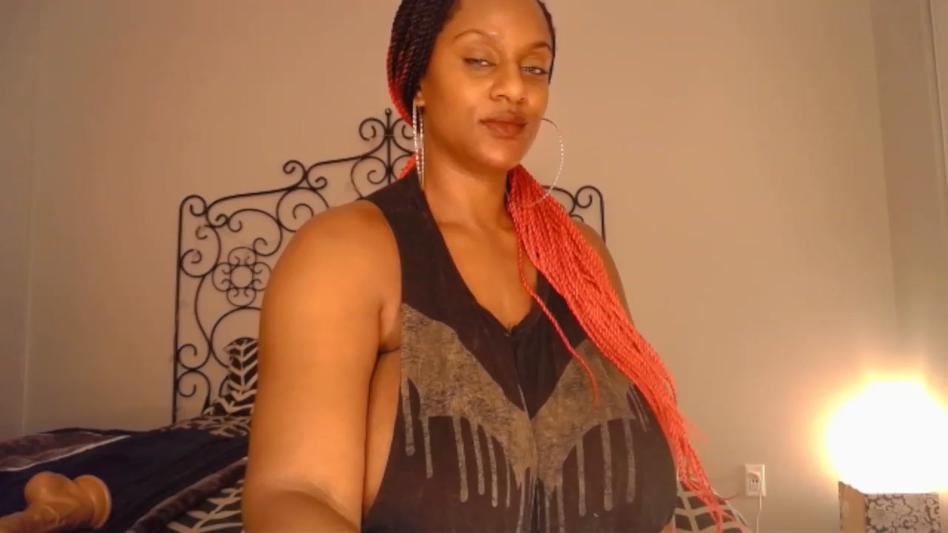 Gallery image thumbnail from TheIconicGirl's myfreecams stream on, 12/27/2022, 20:04 image 12 of 20