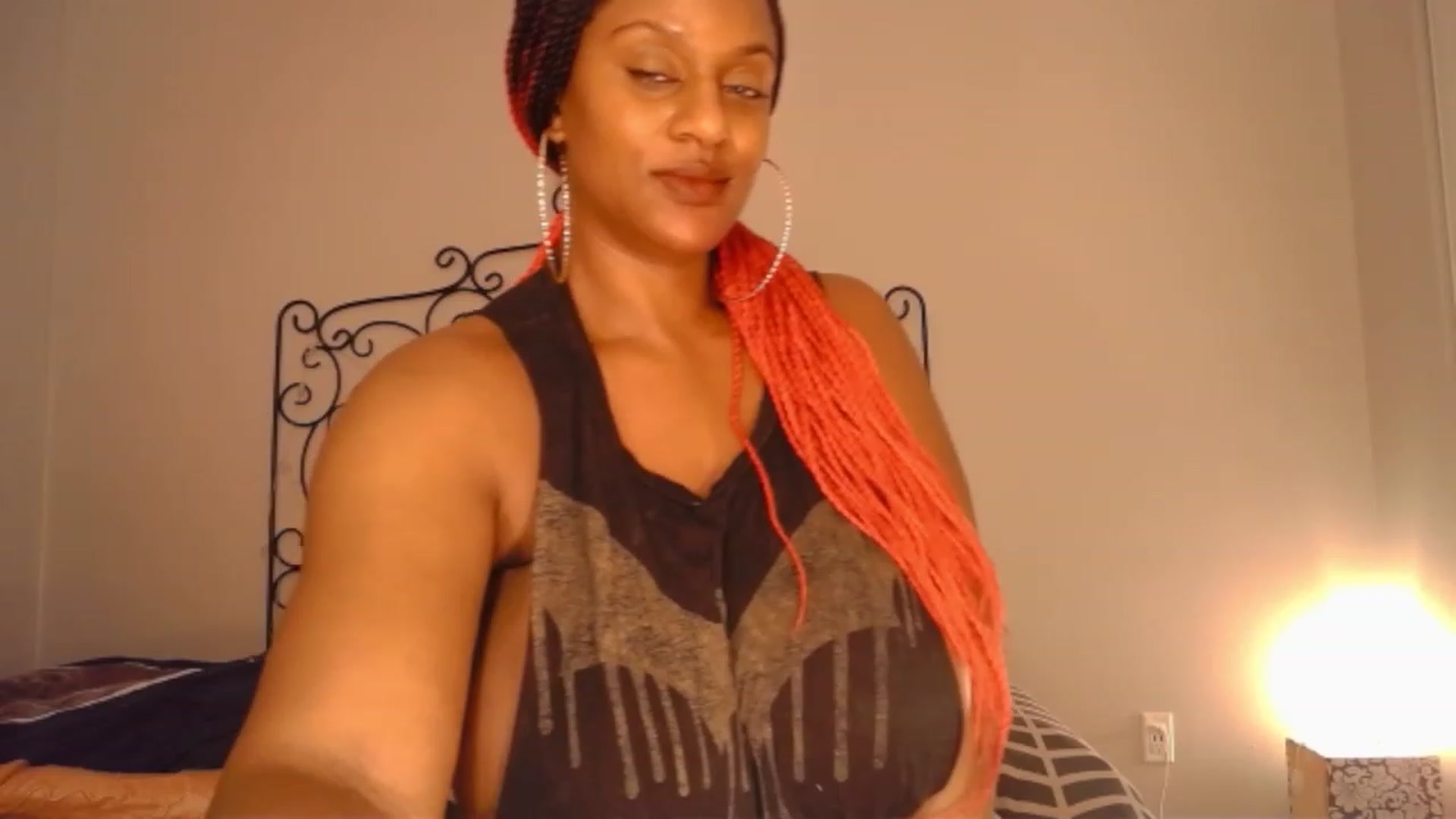 Gallery image thumbnail from TheIconicGirl's myfreecams stream on, 12/27/2022, 20:04 image 10 of 20