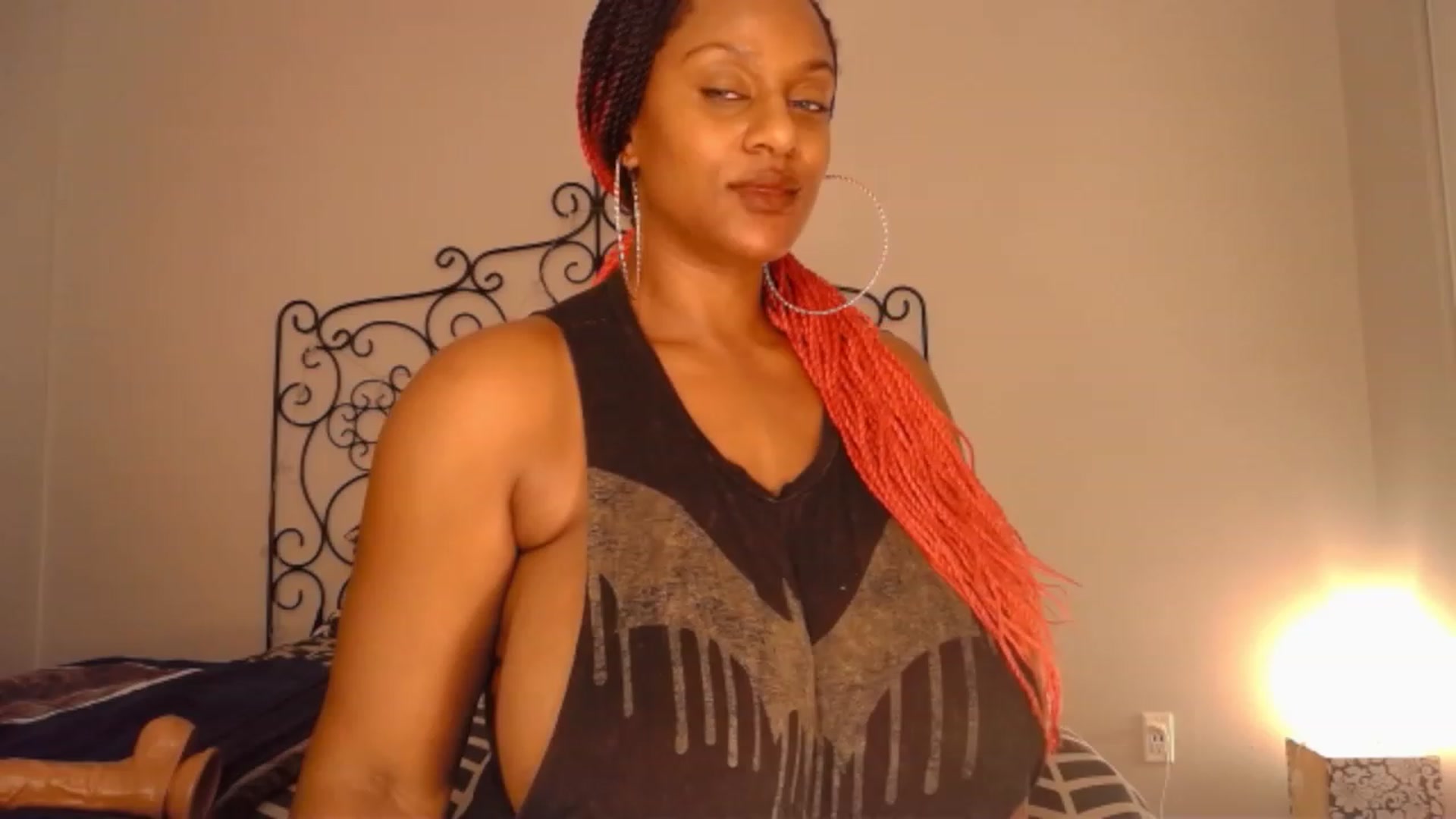 Gallery image thumbnail from TheIconicGirl's myfreecams stream on, 12/27/2022, 20:04 image 5 of 20