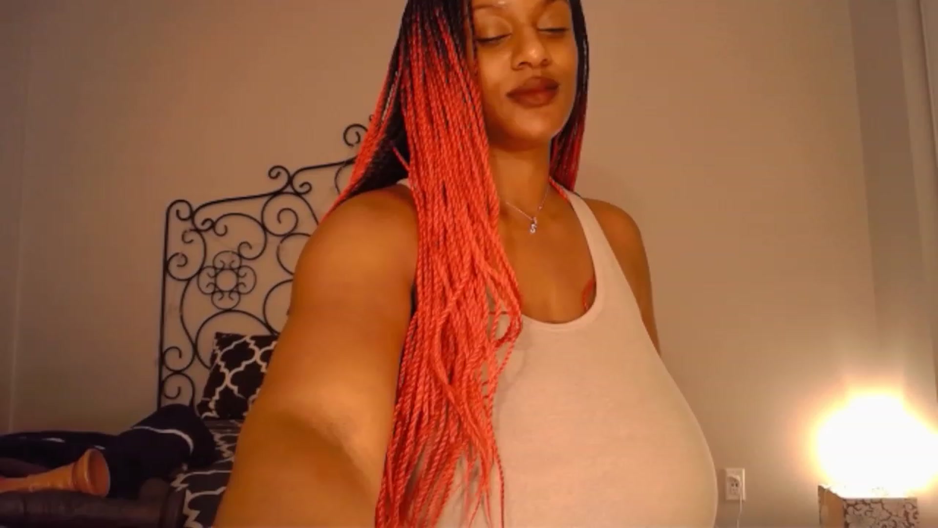 Gallery image thumbnail from TheIconicGirl's myfreecams stream on, 01/08/2023, 17:57 image 3 of 20