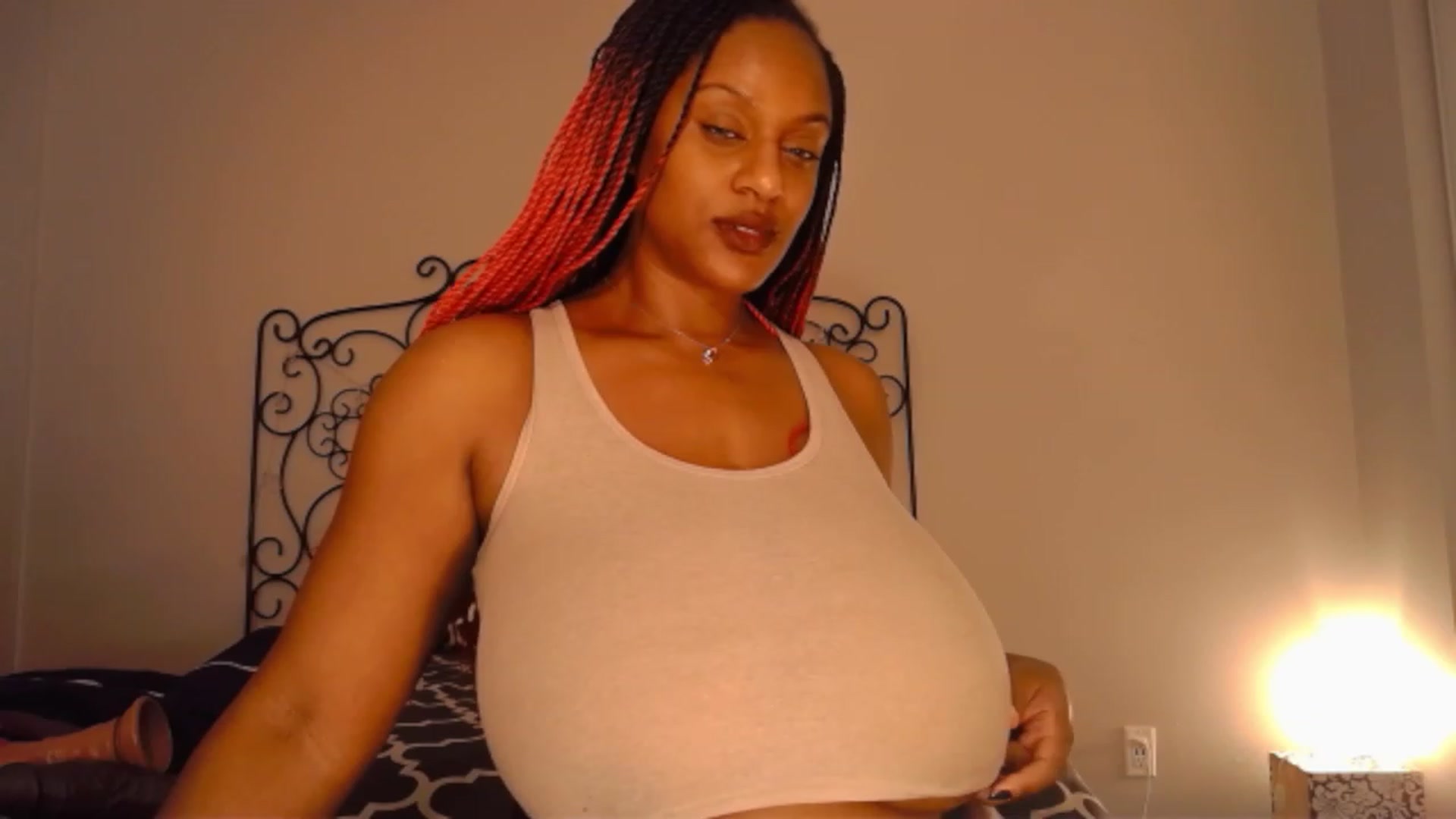 Gallery image thumbnail from TheIconicGirl's myfreecams stream on, 01/08/2023, 17:57 image 7 of 20
