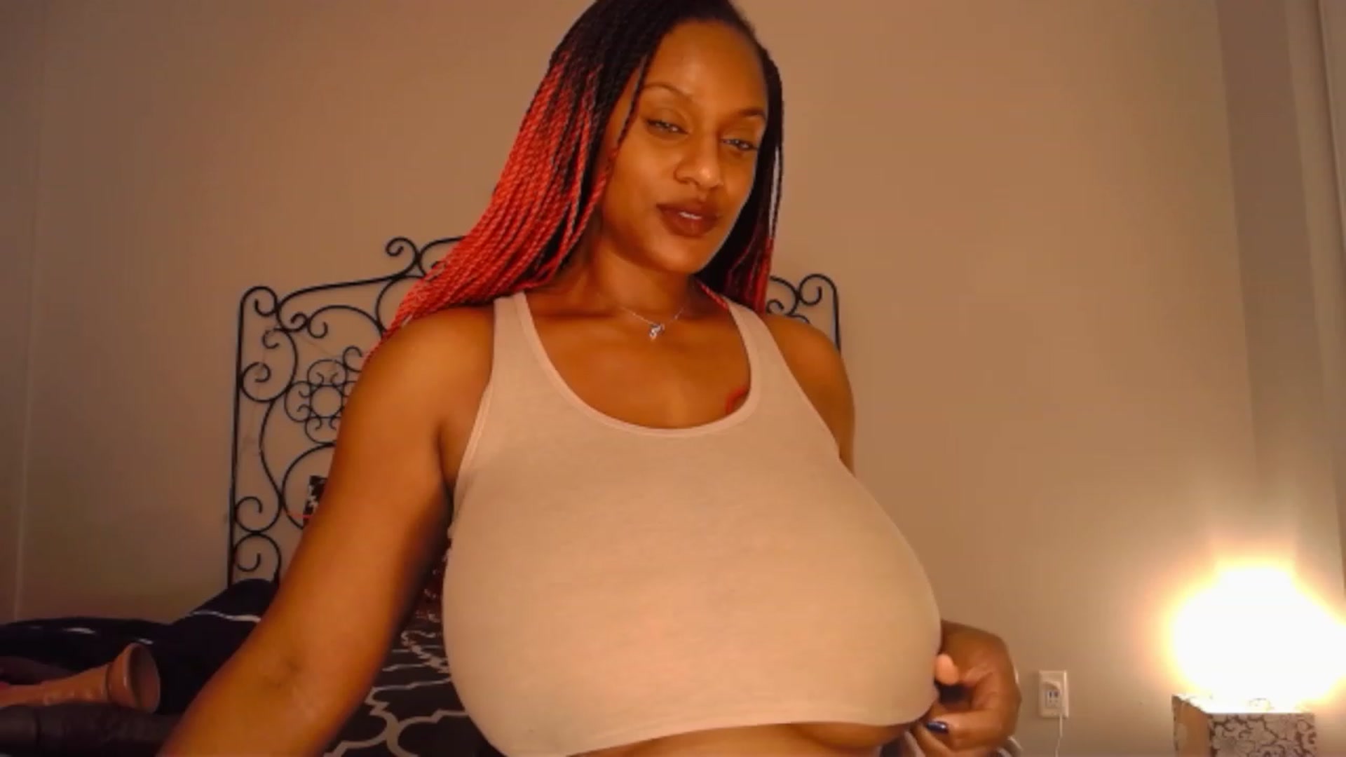 Gallery image thumbnail from TheIconicGirl's myfreecams stream on, 01/08/2023, 17:57 image 4 of 20