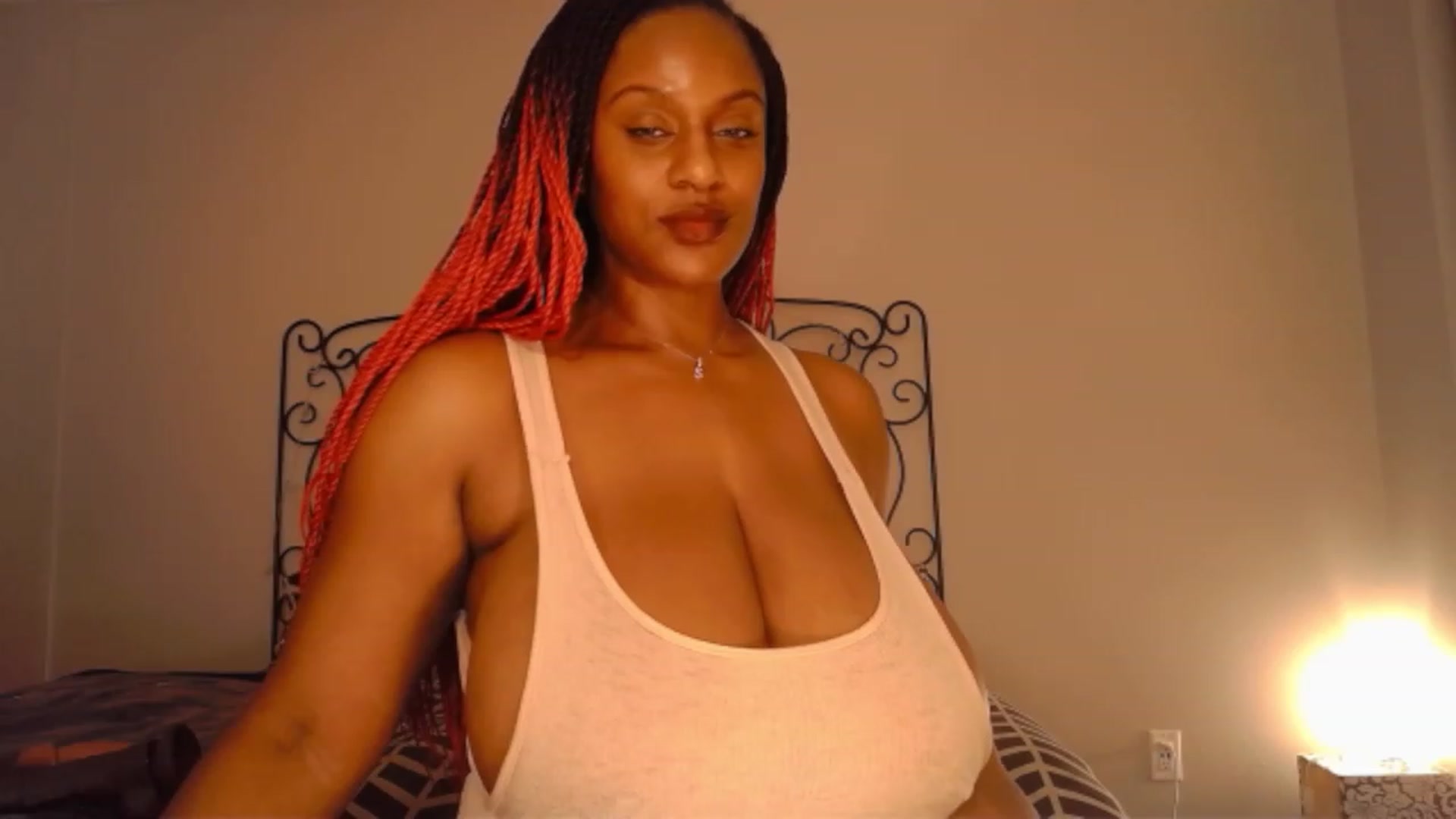 Gallery image thumbnail from TheIconicGirl's myfreecams stream on, 01/22/2023, 15:39 image 13 of 20