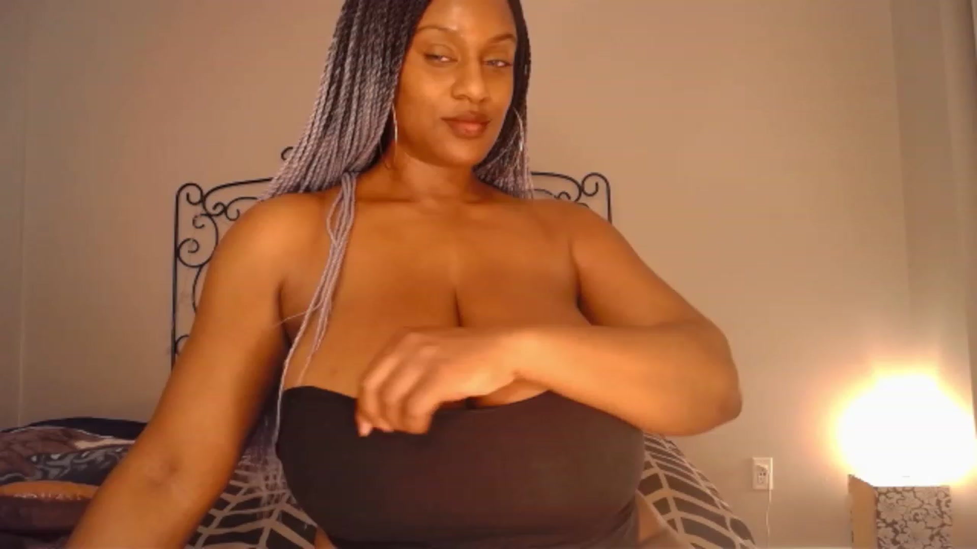 Gallery image thumbnail from TheIconicGirl's myfreecams stream on, 02/11/2023, 17:22 image 2 of 20