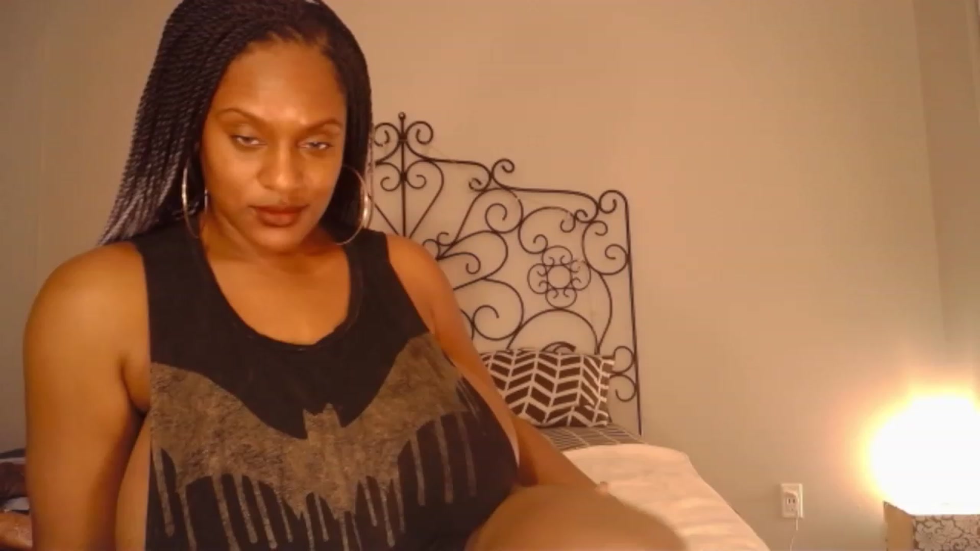 Gallery image thumbnail from TheIconicGirl's myfreecams stream on, 02/26/2023, 01:27 image 15 of 20