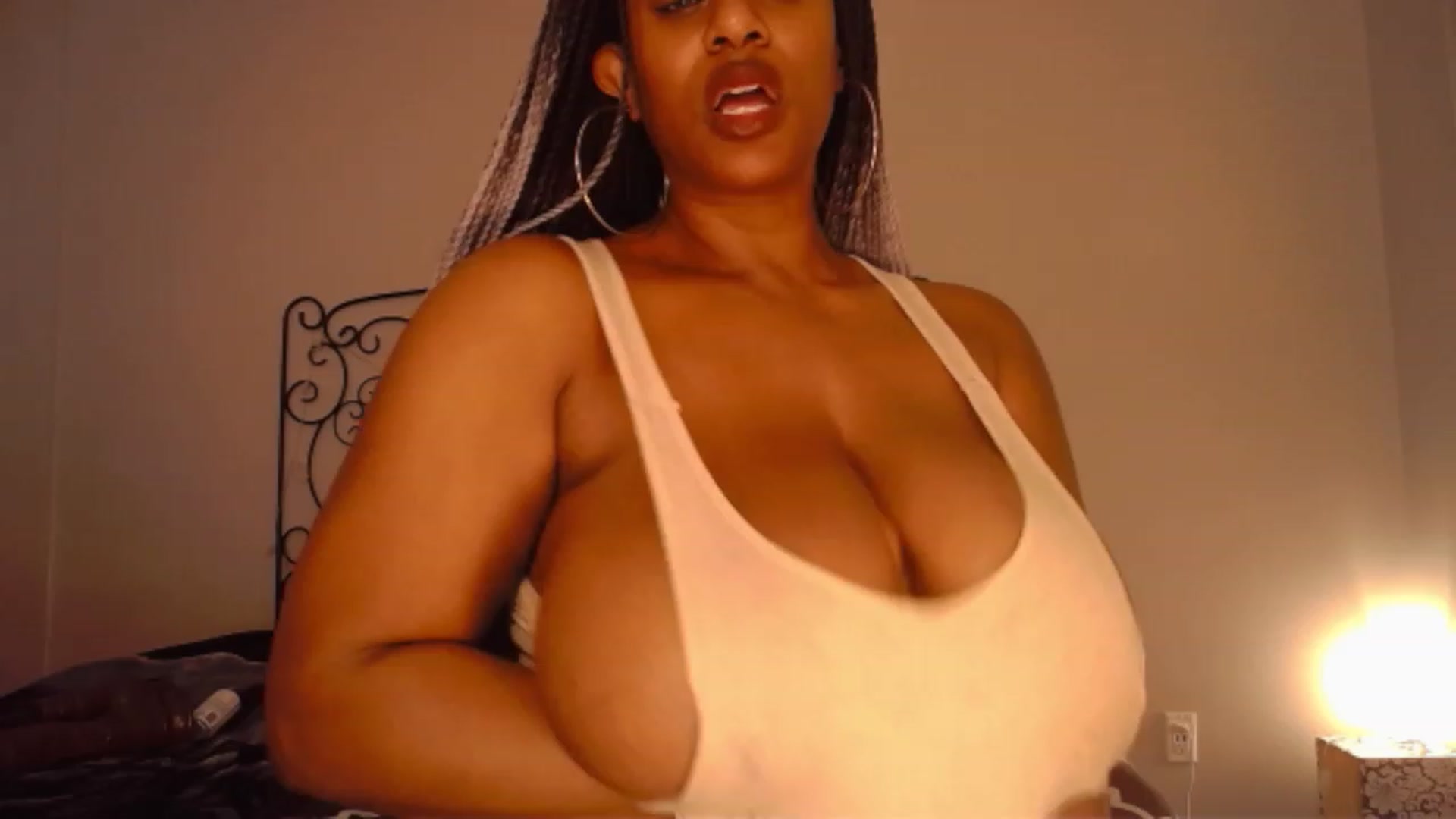 Gallery image thumbnail from TheIconicGirl's myfreecams stream on, 02/28/2023, 18:38 image 16 of 20