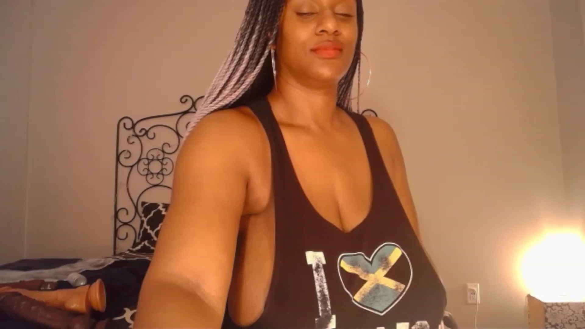 Gallery image thumbnail from TheIconicGirl's myfreecams stream on, 03/05/2023, 18:13 image 17 of 20