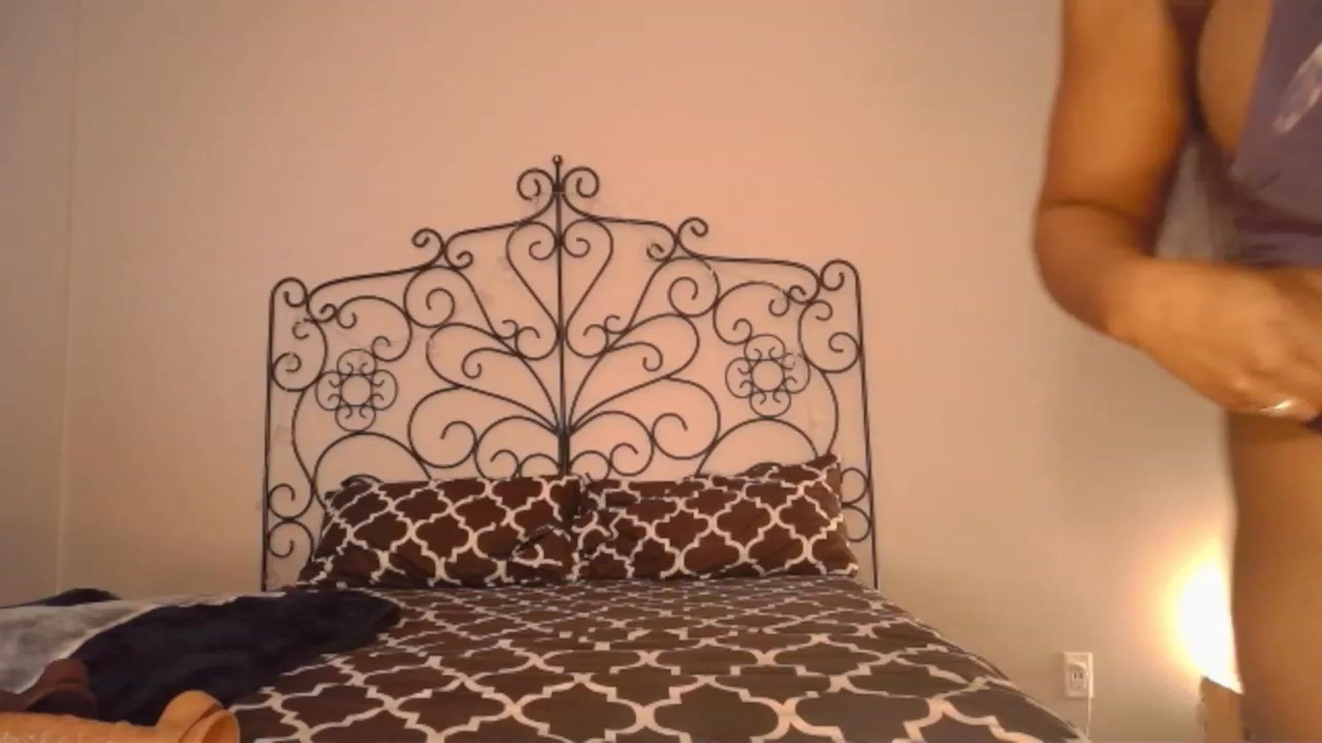 Gallery image thumbnail from TheIconicGirl's myfreecams stream on, 03/07/2023, 19:38 image 11 of 20