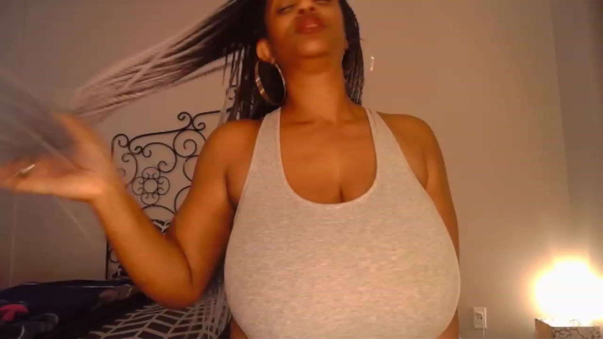 Gallery image thumbnail from TheIconicGirl's myfreecams stream on, 03/16/2023, 17:57 image 10 of 20