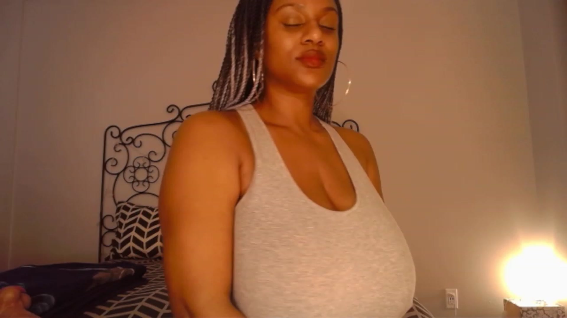 Gallery image thumbnail from TheIconicGirl's myfreecams stream on, 03/16/2023, 17:57 image 13 of 20