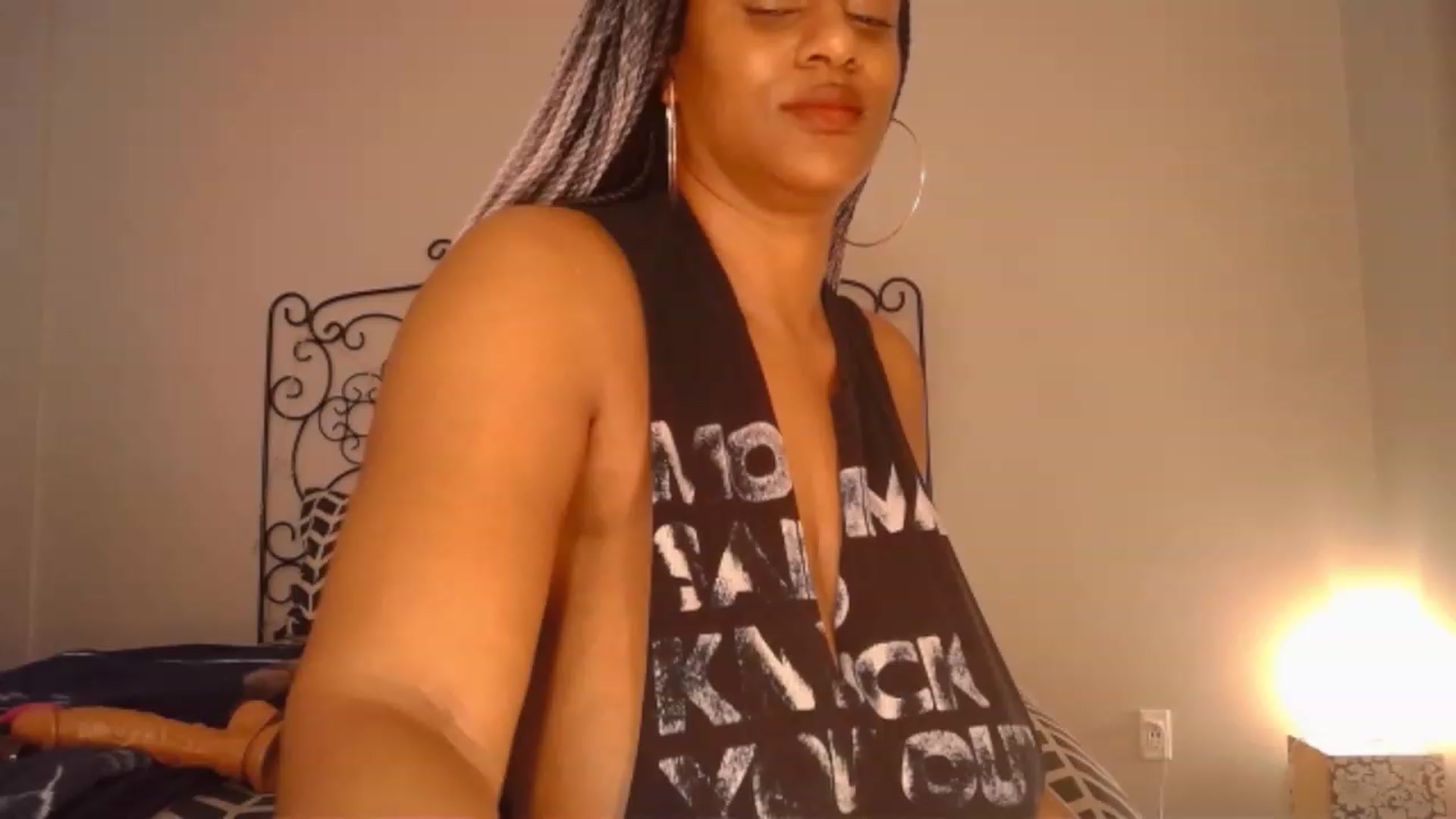 Gallery image thumbnail from TheIconicGirl's myfreecams stream on, 03/16/2023, 18:45 image 8 of 20