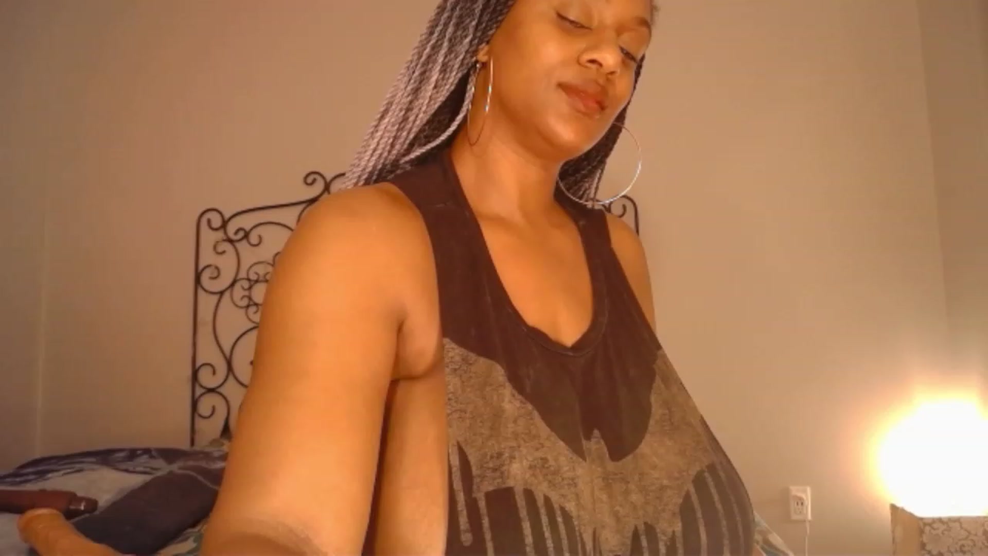 Gallery image thumbnail from TheIconicGirl's myfreecams stream on, 03/25/2023, 19:20 image 19 of 20