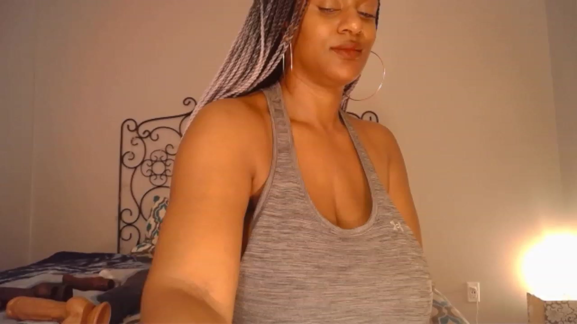 Gallery image thumbnail from TheIconicGirl's myfreecams stream on, 03/26/2023, 17:39 image 14 of 20