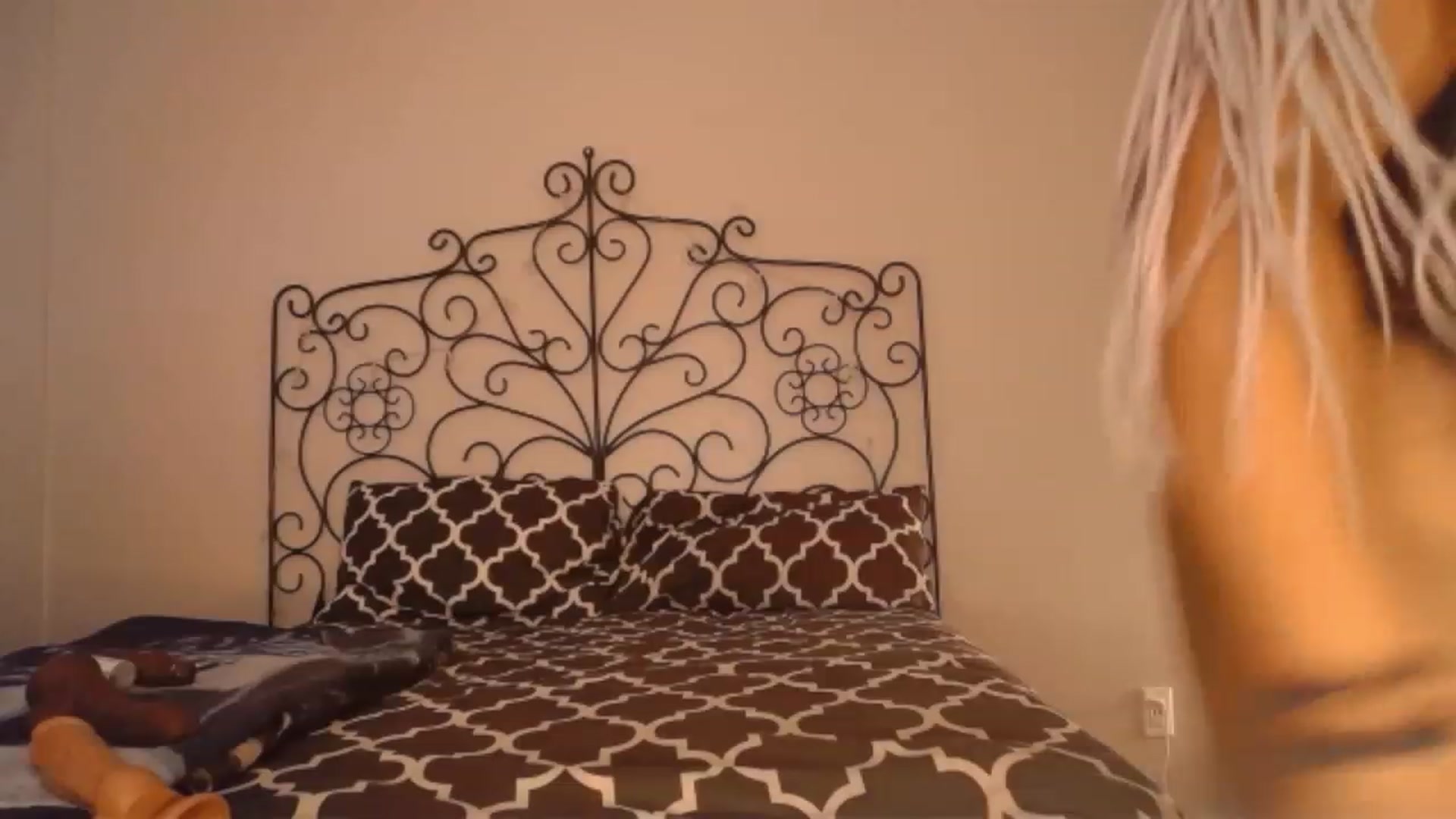 Gallery image thumbnail from TheIconicGirl's myfreecams stream on, 03/30/2023, 17:05 image 4 of 20