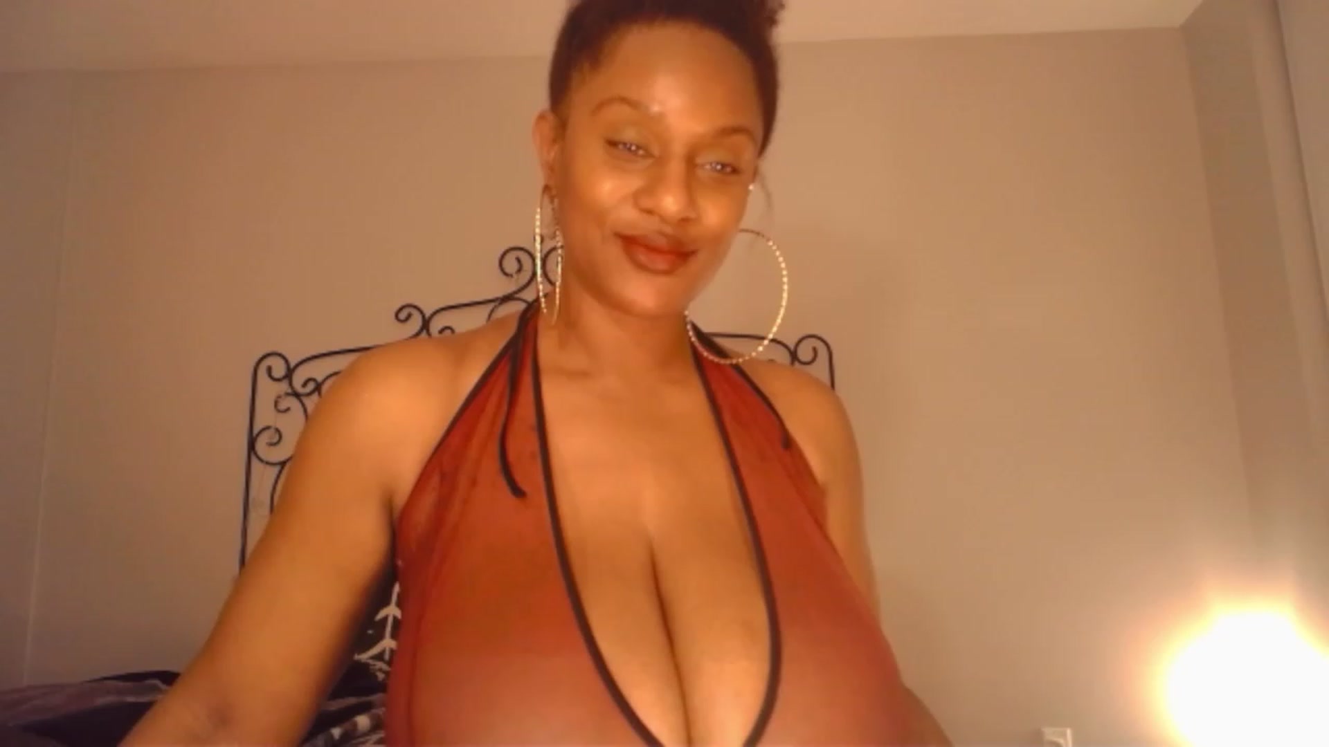 Gallery image thumbnail from TheIconicGirl's myfreecams stream on, 04/05/2023, 23:59 image 7 of 20