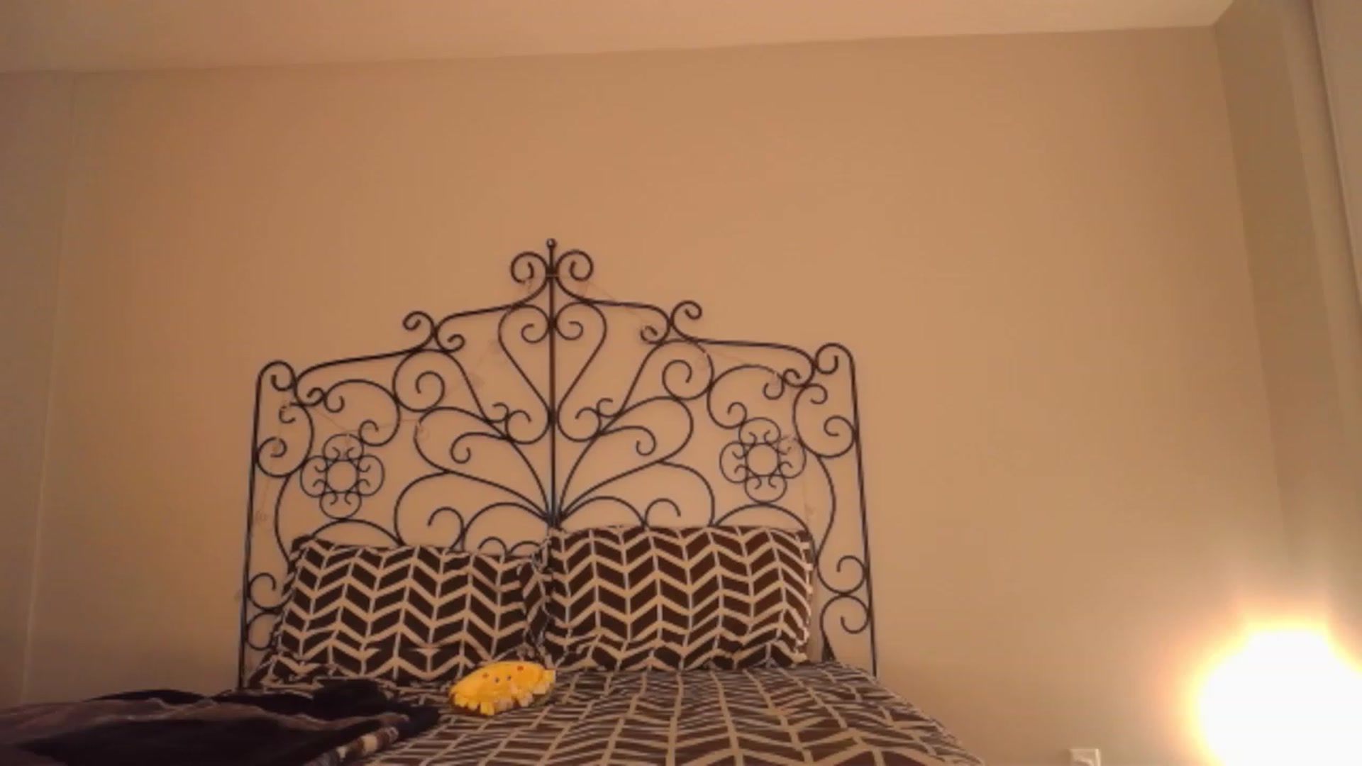 Gallery image thumbnail from TheIconicGirl's myfreecams stream on, 04/05/2023, 23:59 image 8 of 20