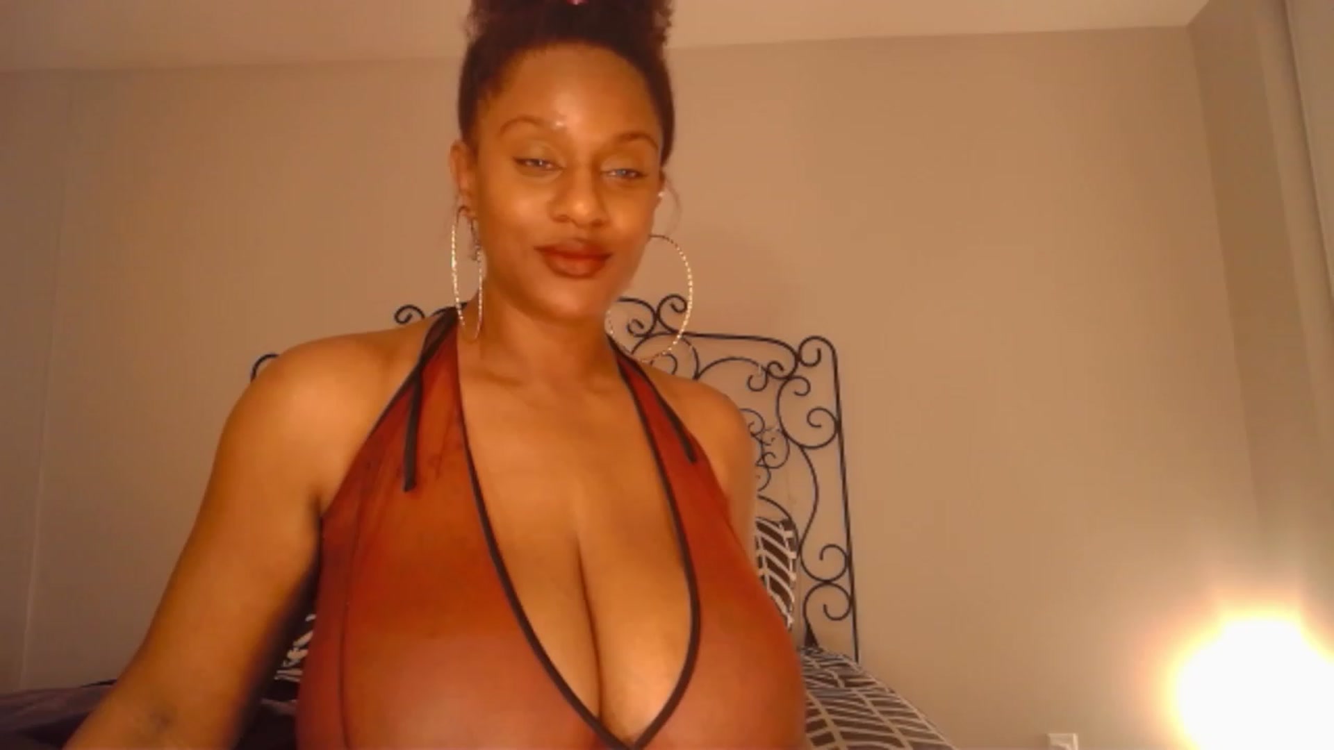 Gallery image thumbnail from TheIconicGirl's myfreecams stream on, 04/05/2023, 23:59 image 11 of 20