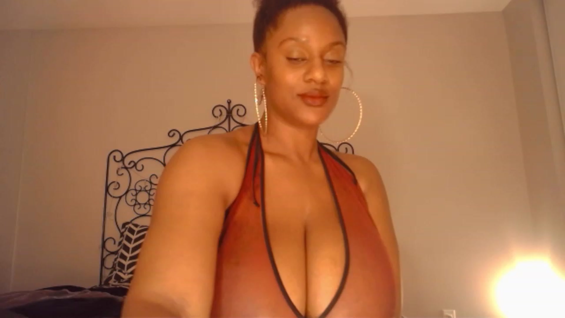 Gallery image thumbnail from TheIconicGirl's myfreecams stream on, 04/05/2023, 23:59 image 4 of 20