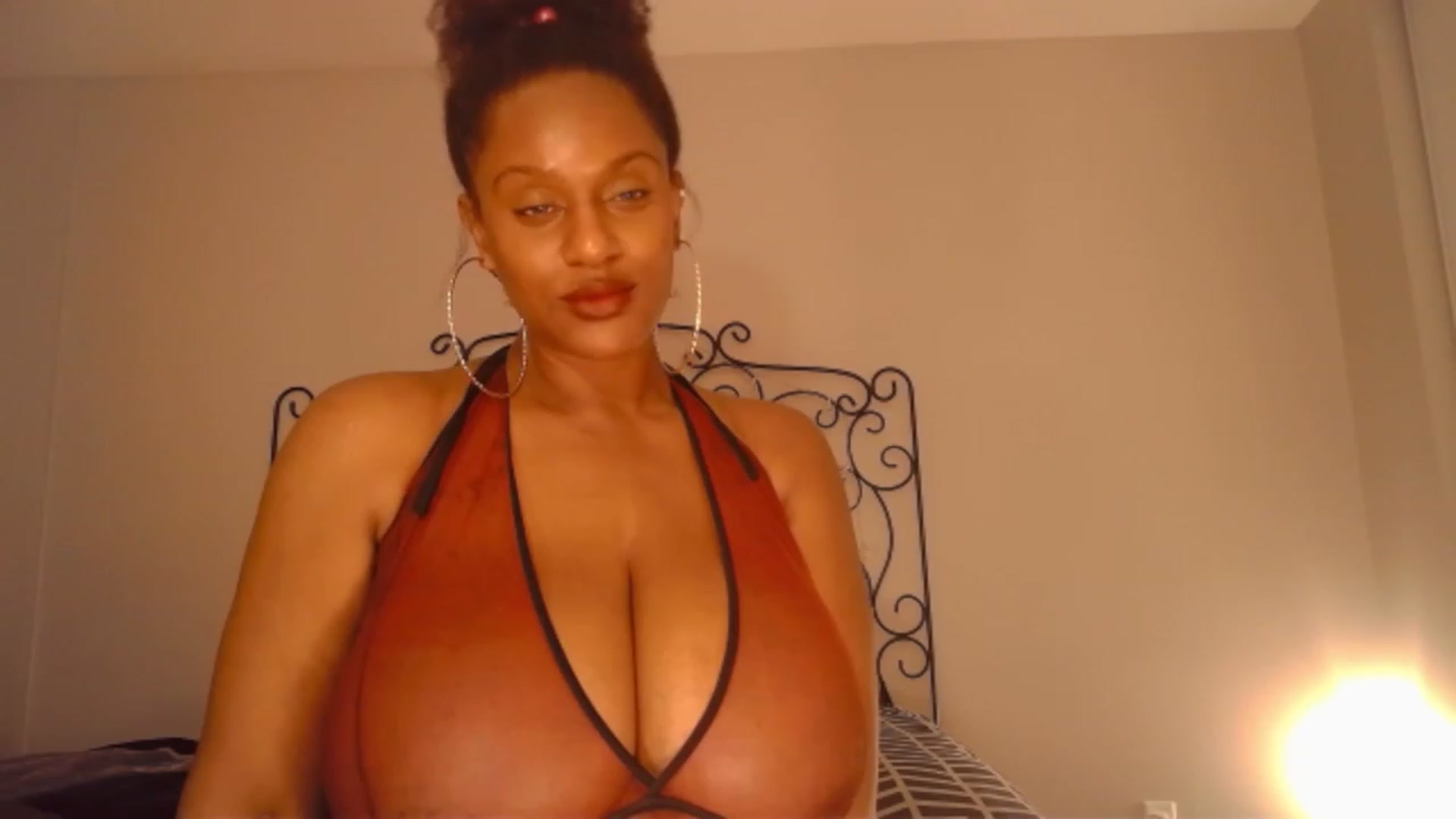 Gallery image thumbnail from TheIconicGirl's myfreecams stream on, 04/05/2023, 23:59 image 19 of 20