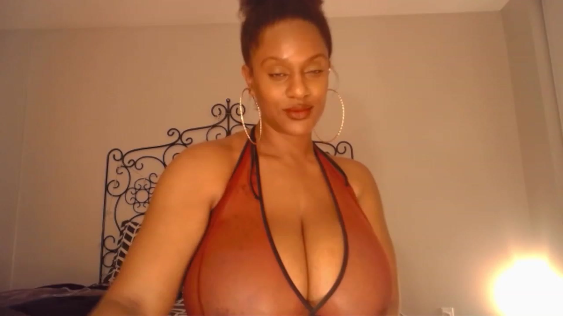 Gallery image thumbnail from TheIconicGirl's myfreecams stream on, 04/05/2023, 23:59 image 2 of 20