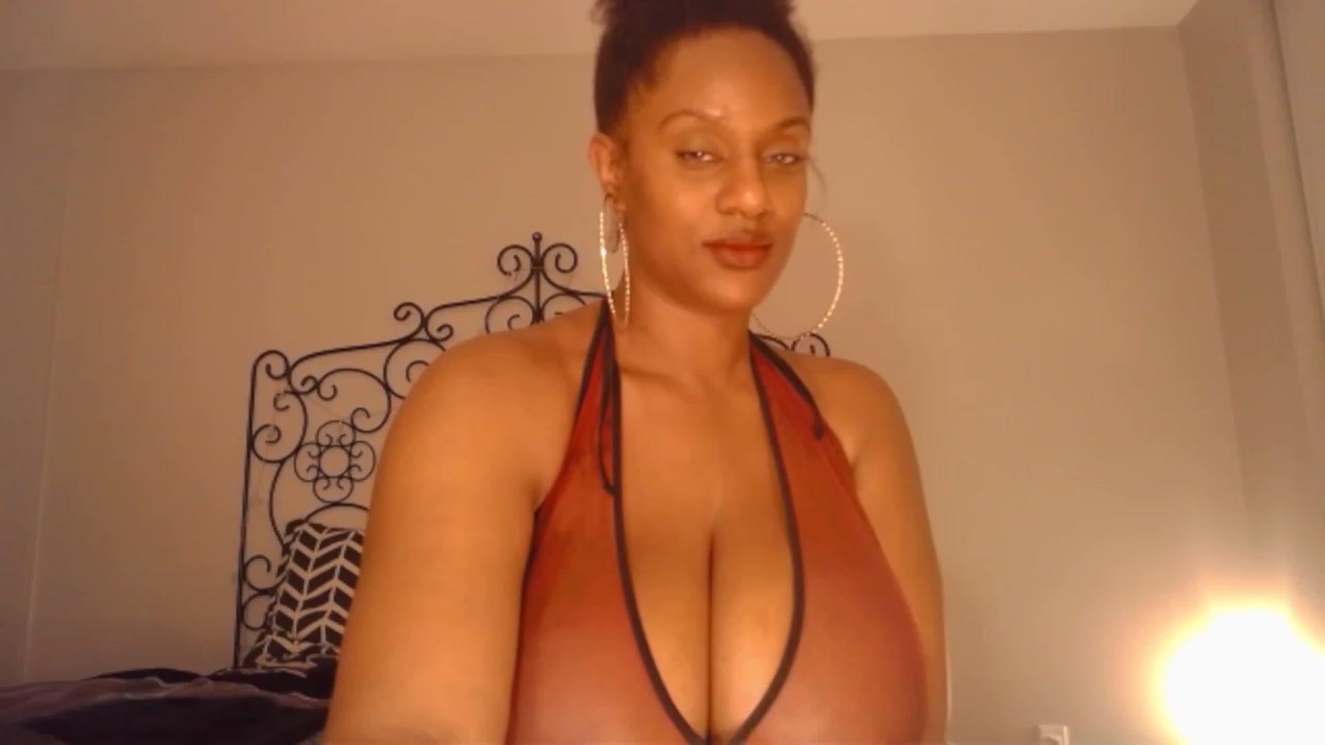 Gallery image thumbnail from TheIconicGirl's myfreecams stream on, 04/05/2023, 23:59 image 3 of 20