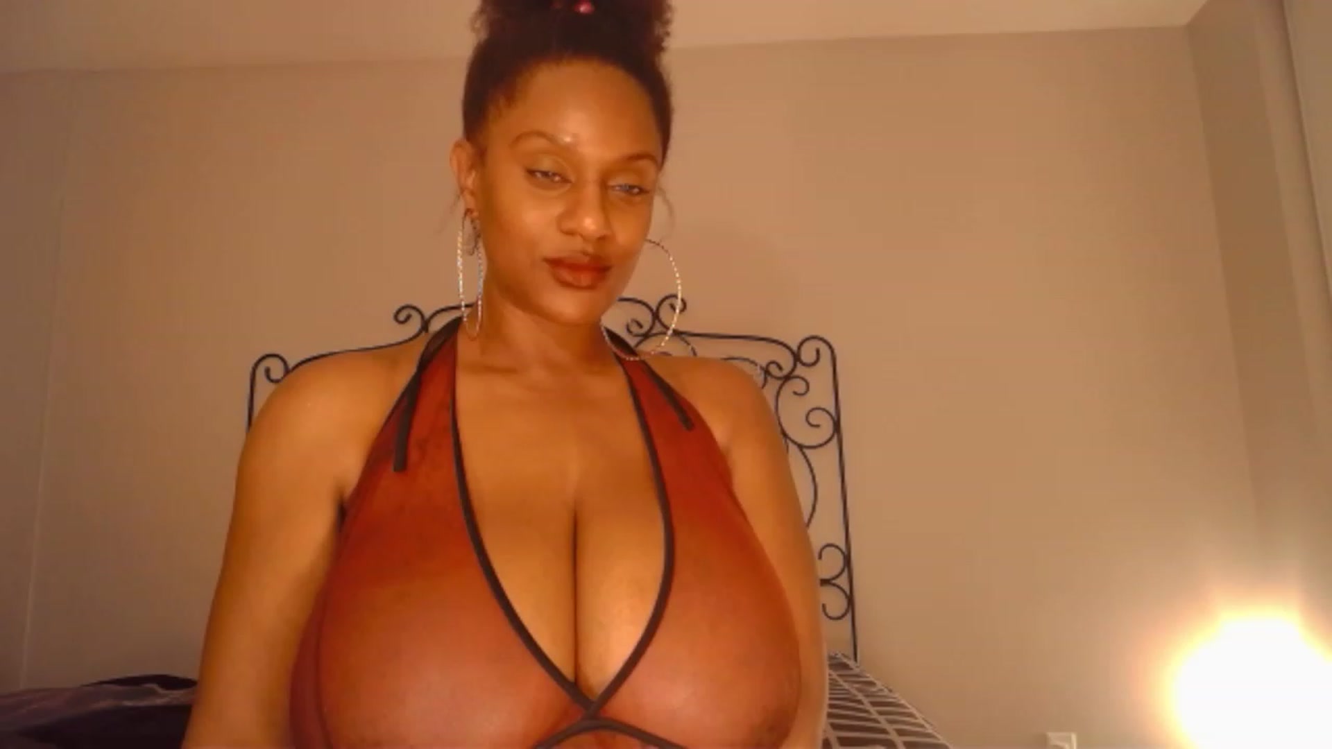 Gallery image thumbnail from TheIconicGirl's myfreecams stream on, 04/05/2023, 23:59 image 17 of 20