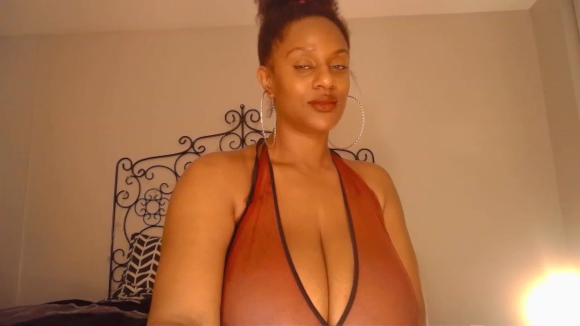 Gallery image thumbnail from TheIconicGirl's myfreecams stream on, 04/06/2023, 24:30 image 18 of 20