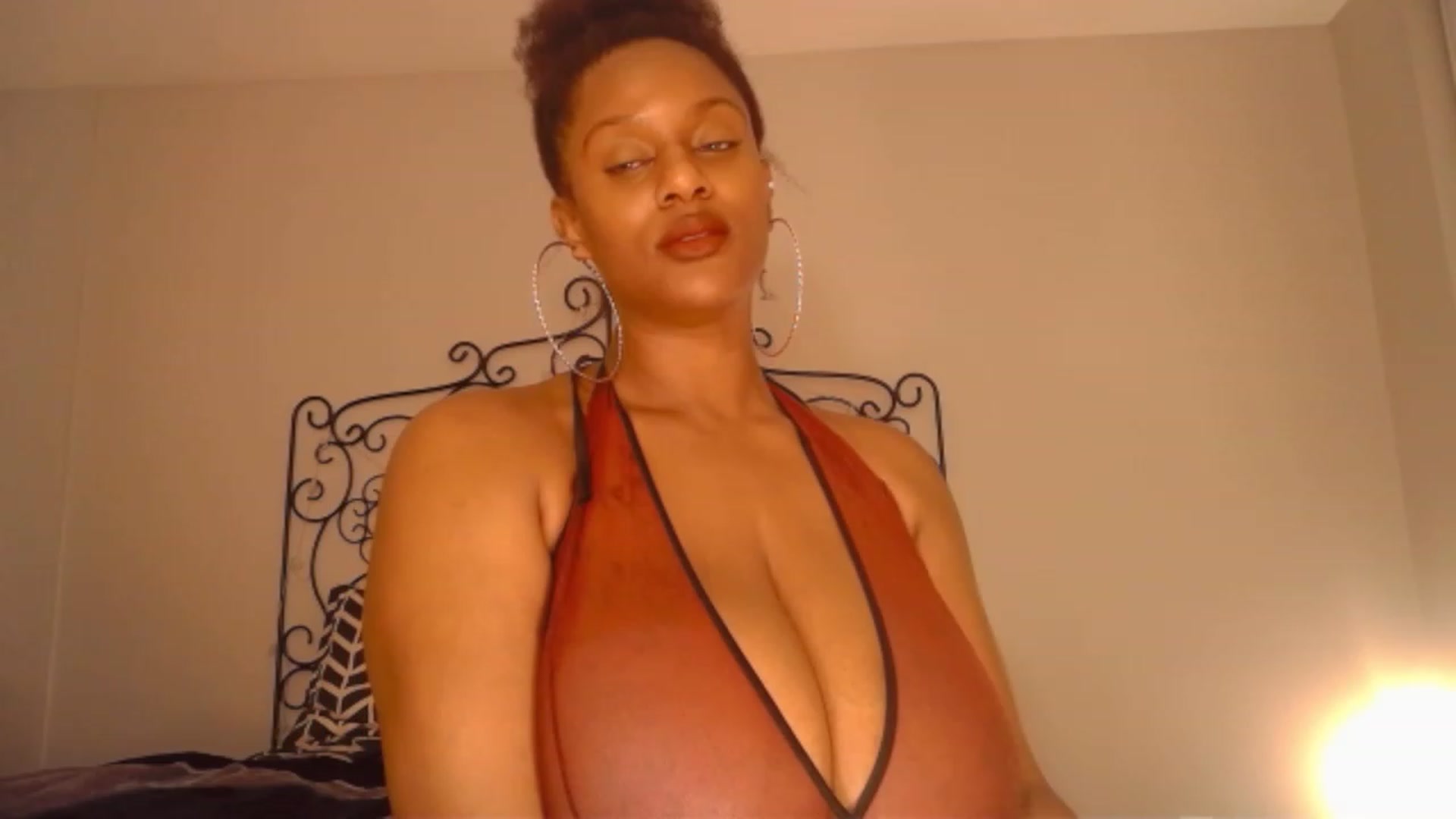 Gallery image thumbnail from TheIconicGirl's myfreecams stream on, 04/06/2023, 24:30 image 12 of 20