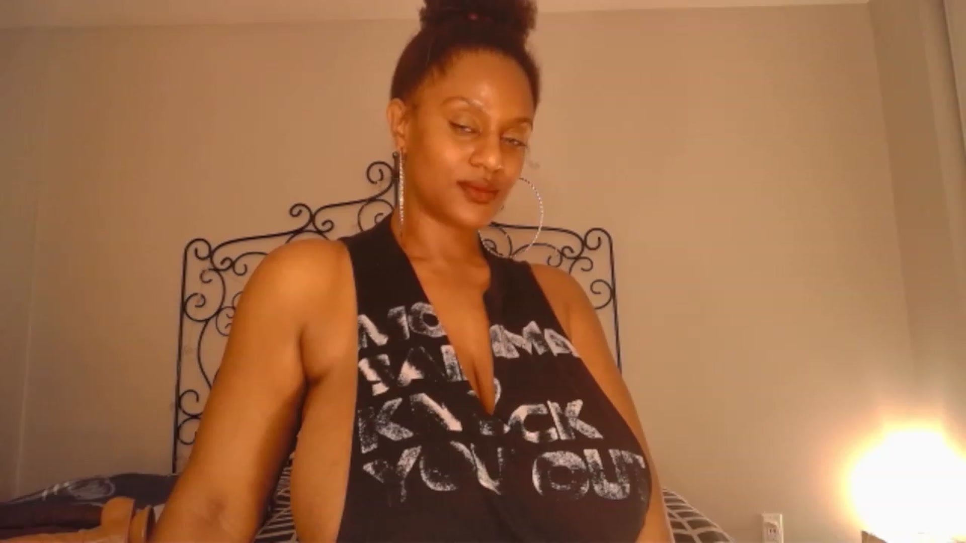 Gallery image thumbnail from TheIconicGirl's myfreecams stream on, 04/07/2023, 24:37 image 9 of 20