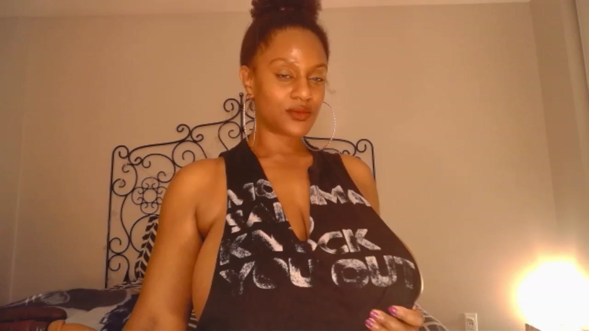 Gallery image thumbnail from TheIconicGirl's myfreecams stream on, 04/07/2023, 24:37 image 5 of 20