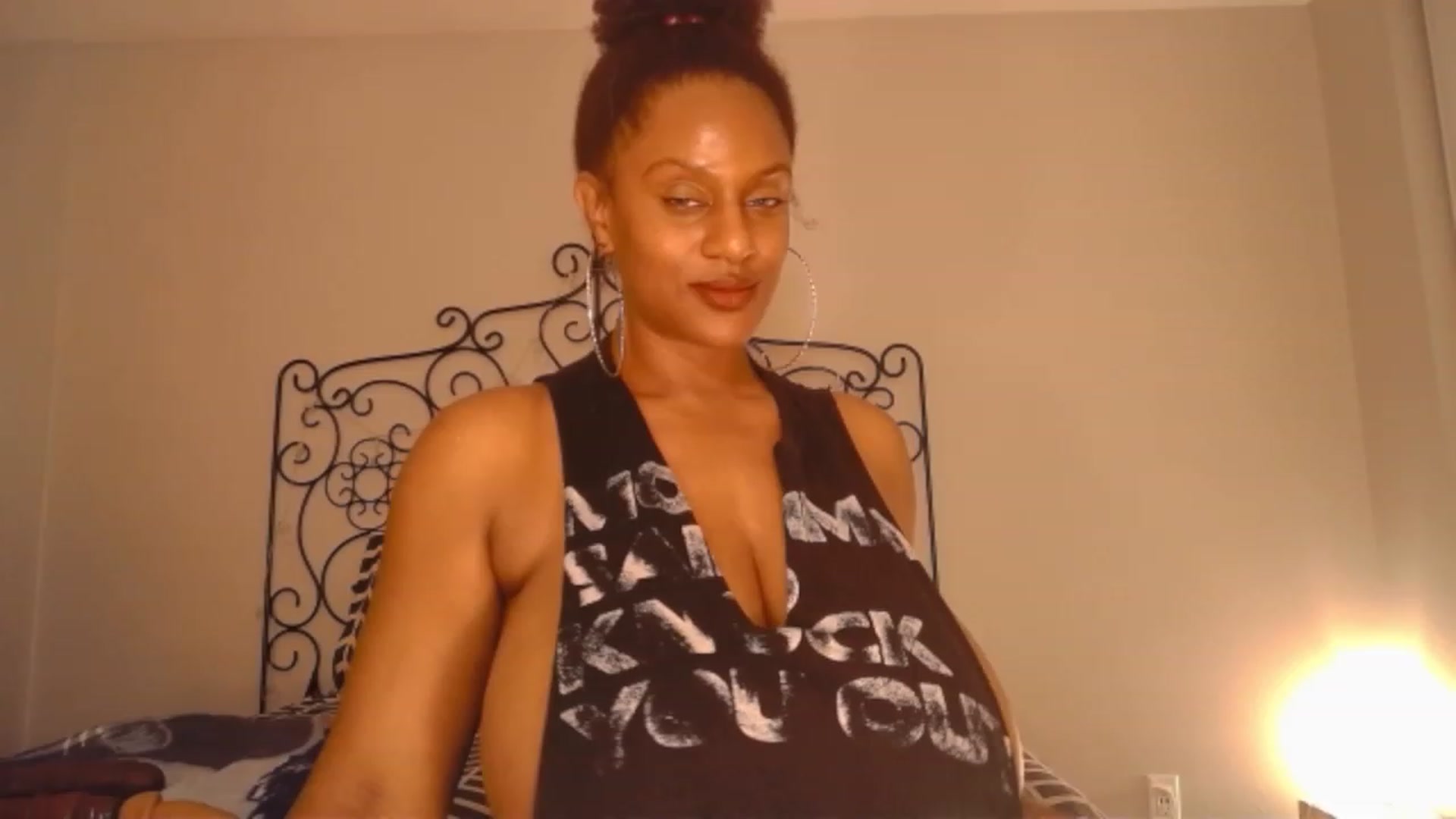 Gallery image thumbnail from TheIconicGirl's myfreecams stream on, 04/07/2023, 24:37 image 6 of 20