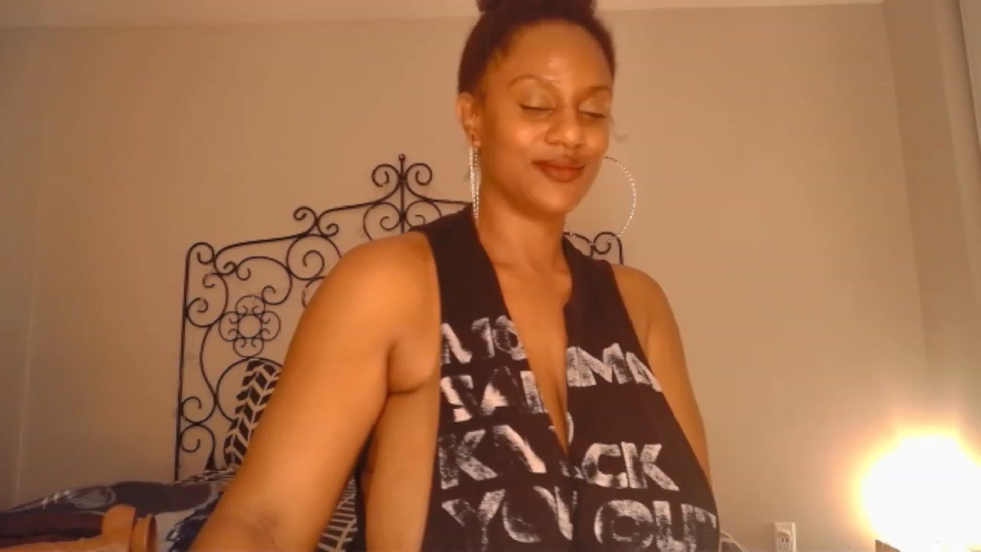 Gallery image thumbnail from TheIconicGirl's myfreecams stream on, 04/07/2023, 24:37 image 10 of 20