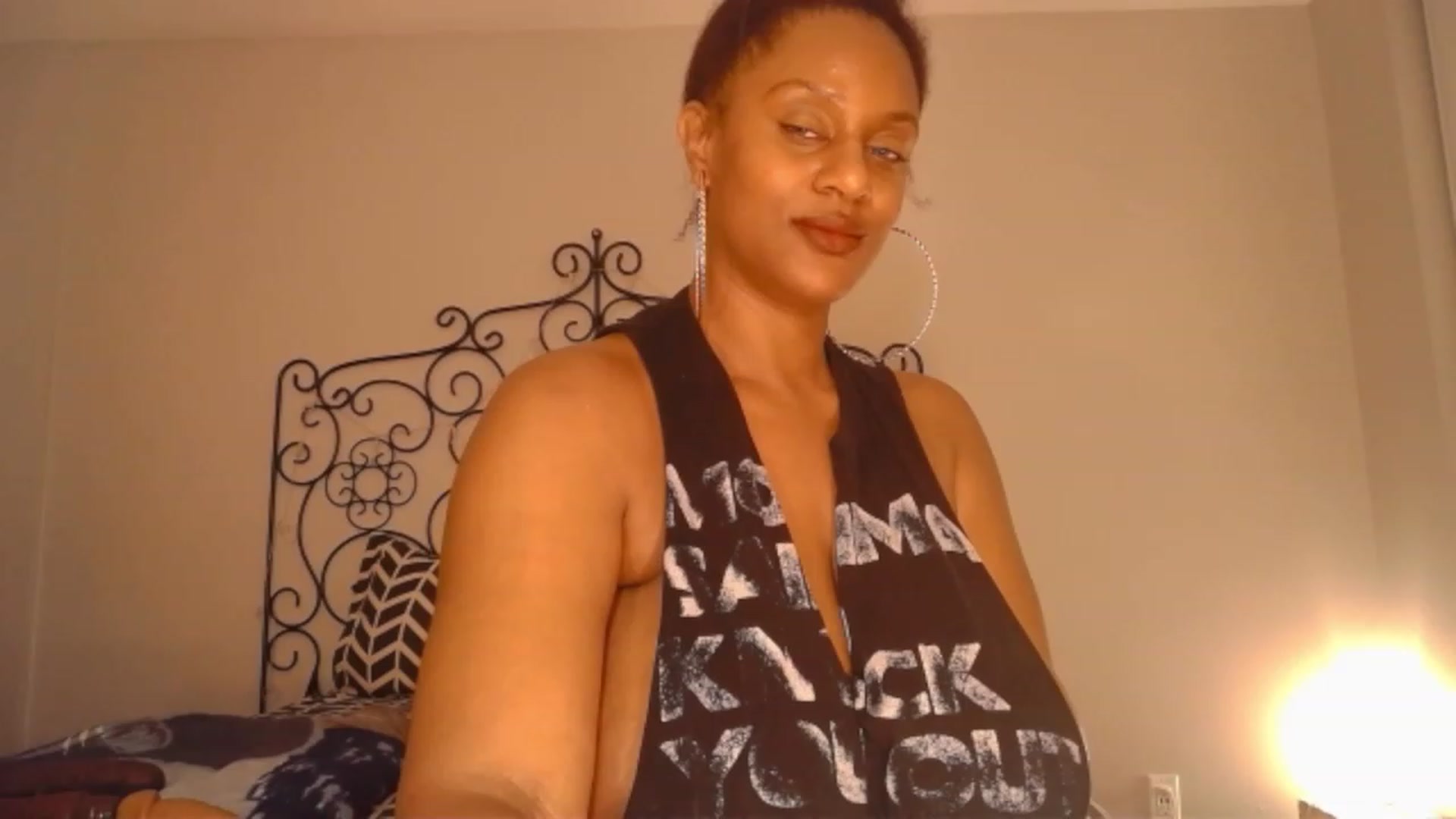 Gallery image thumbnail from TheIconicGirl's myfreecams stream on, 04/07/2023, 24:37 image 3 of 20