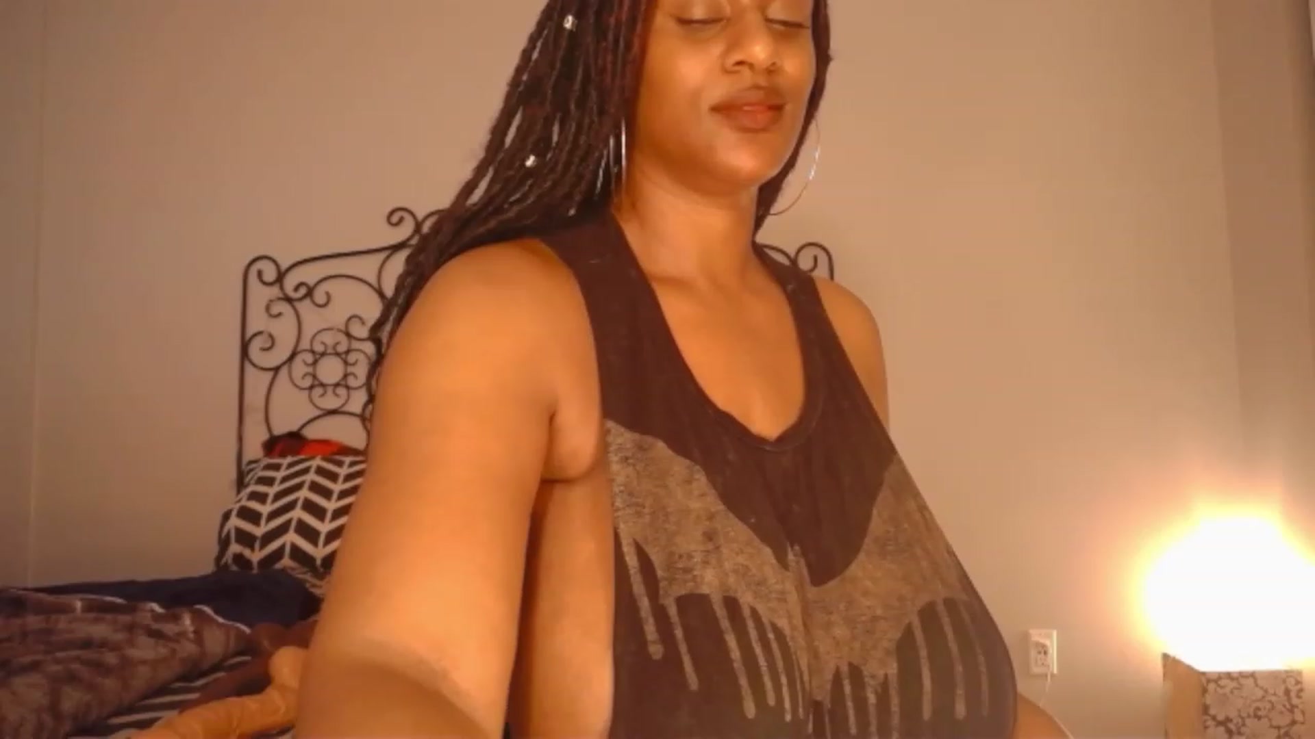 Gallery image thumbnail from TheIconicGirl's myfreecams stream on, 04/15/2023, 17:49 image 12 of 20