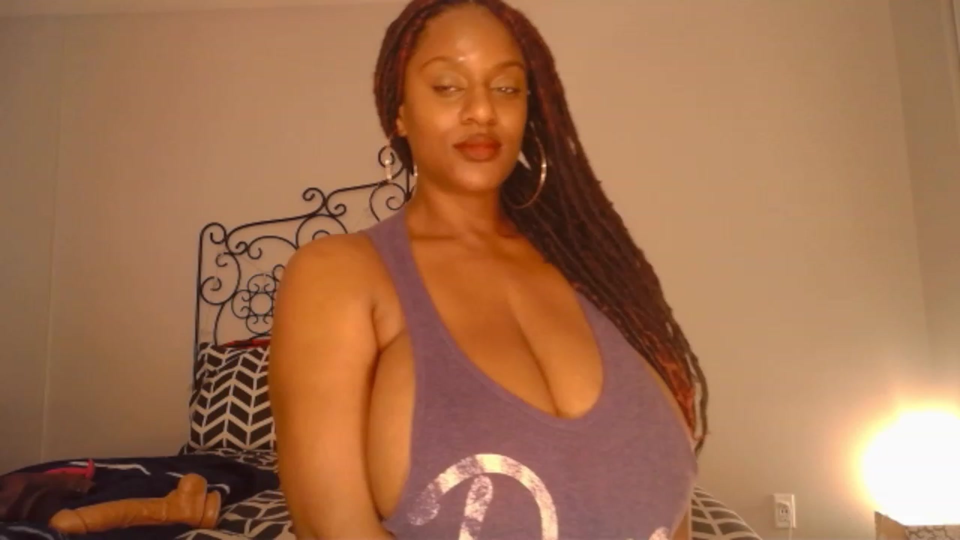Gallery image thumbnail from TheIconicGirl's myfreecams stream on, 04/18/2023, 16:52 image 7 of 20