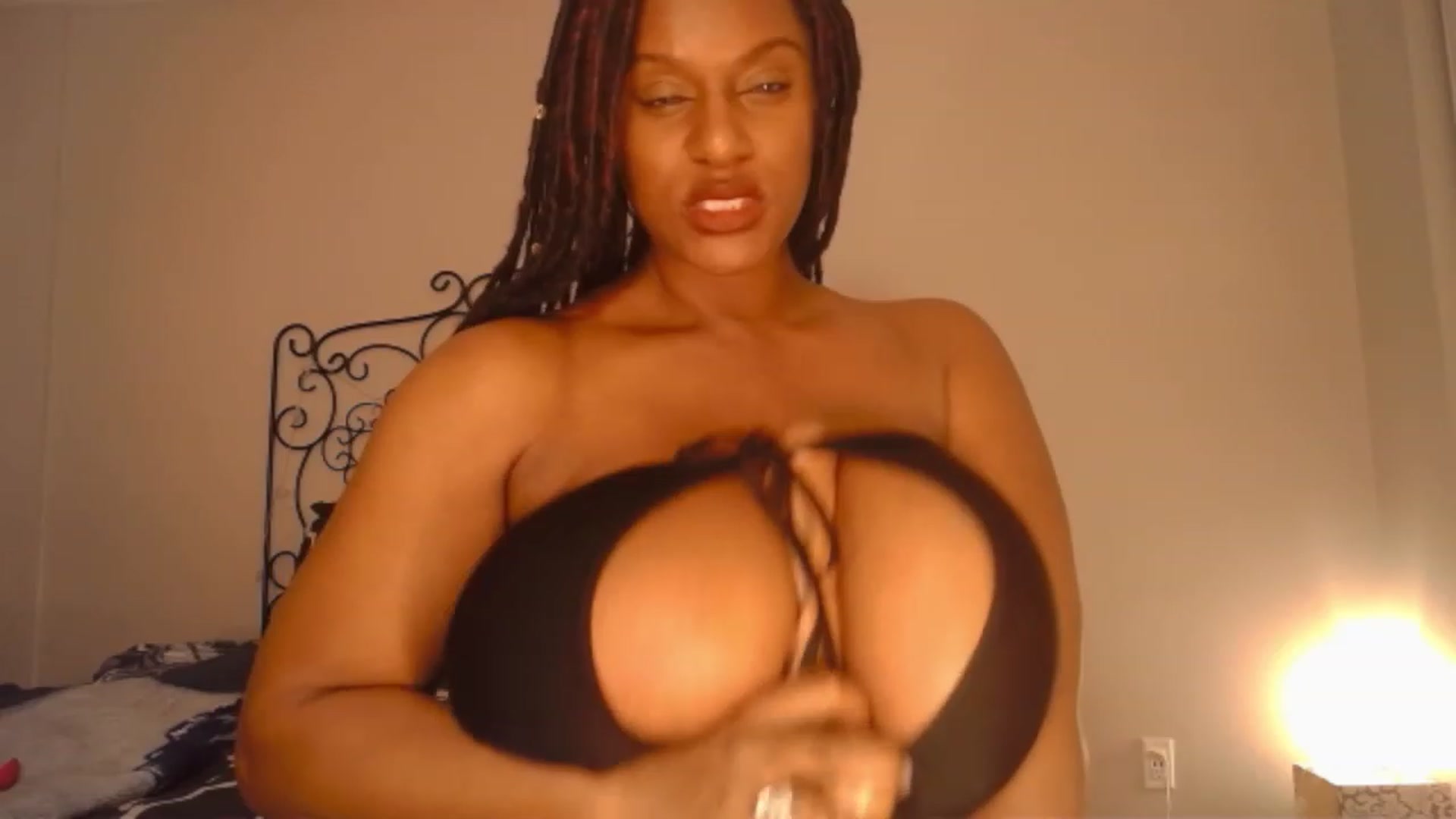 Gallery image thumbnail from TheIconicGirl's myfreecams stream on, 04/30/2023, 15:54 image 6 of 20
