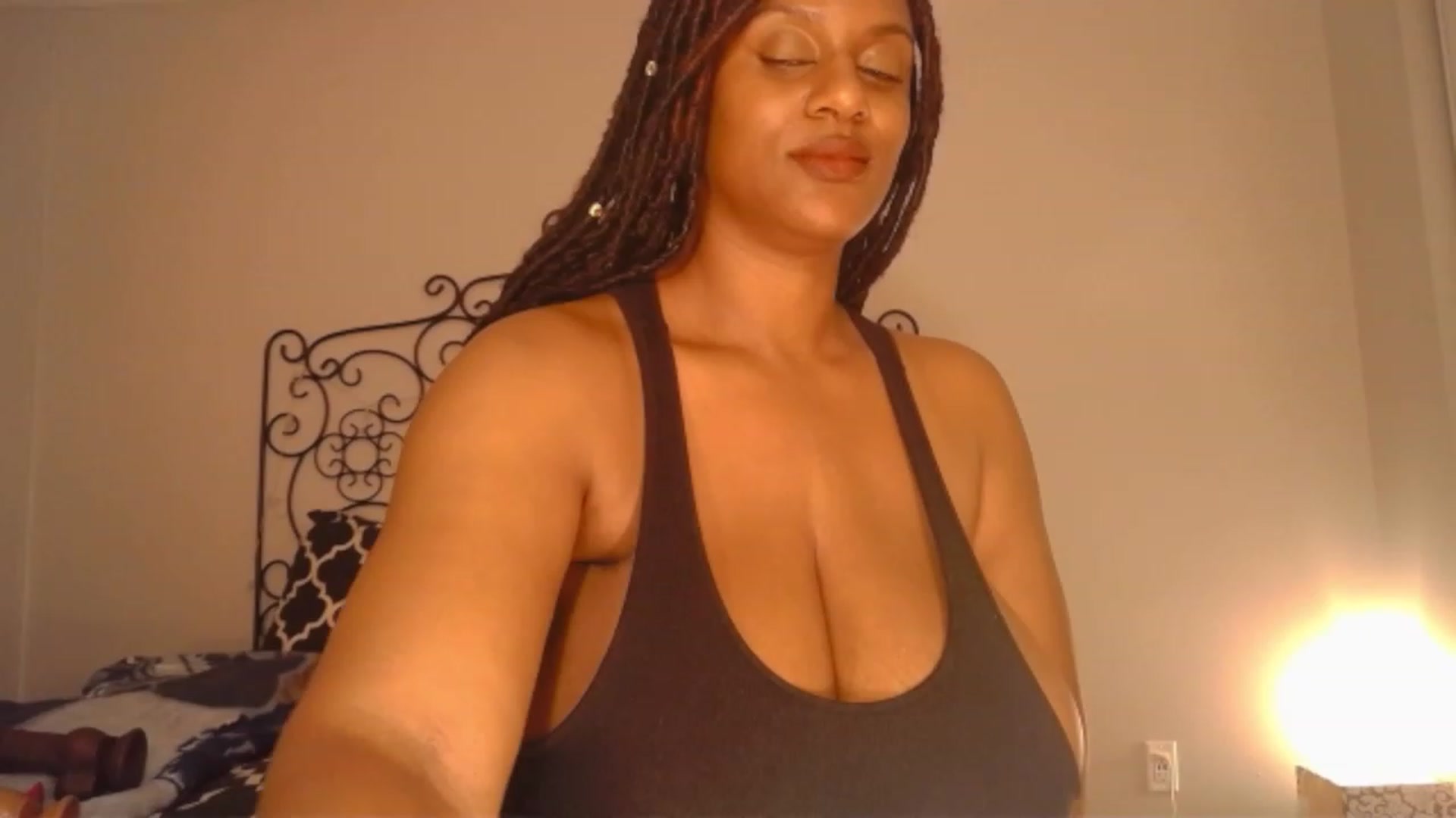 Gallery image thumbnail from TheIconicGirl's myfreecams stream on, 05/01/2023, 24:51 image 13 of 20