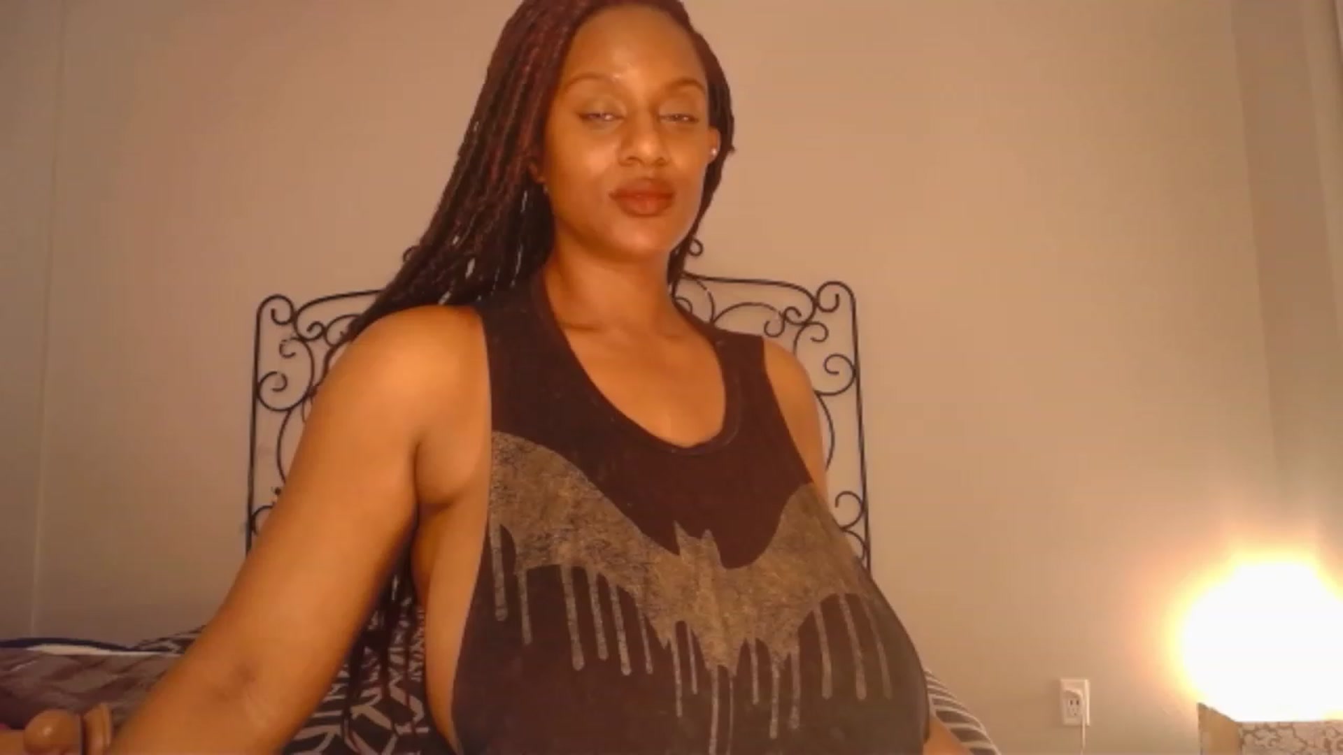 Gallery image thumbnail from TheIconicGirl's myfreecams stream on, 05/04/2023, 19:10 image 8 of 20