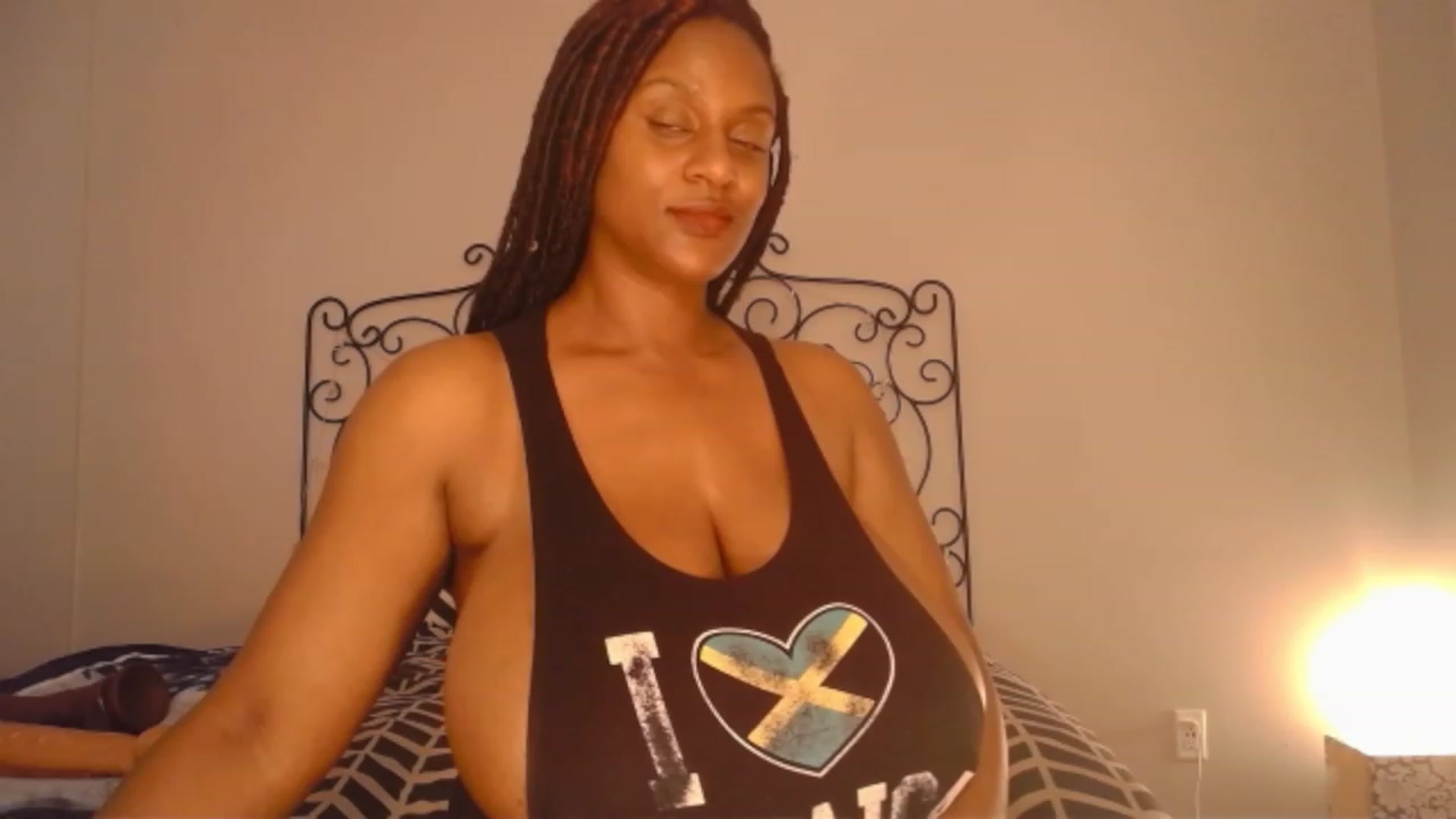 Gallery image thumbnail from TheIconicGirl's myfreecams stream on, 05/13/2023, 20:03 image 10 of 20